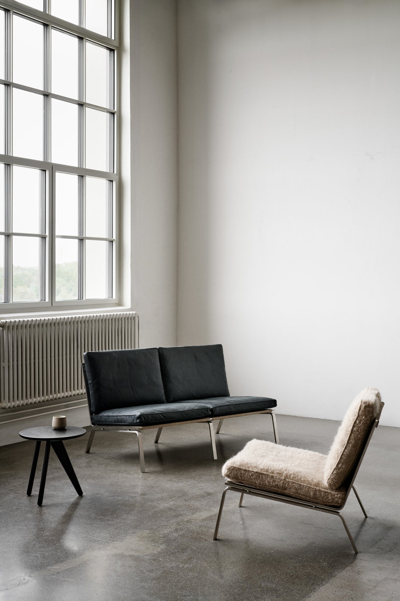 FIN black side table