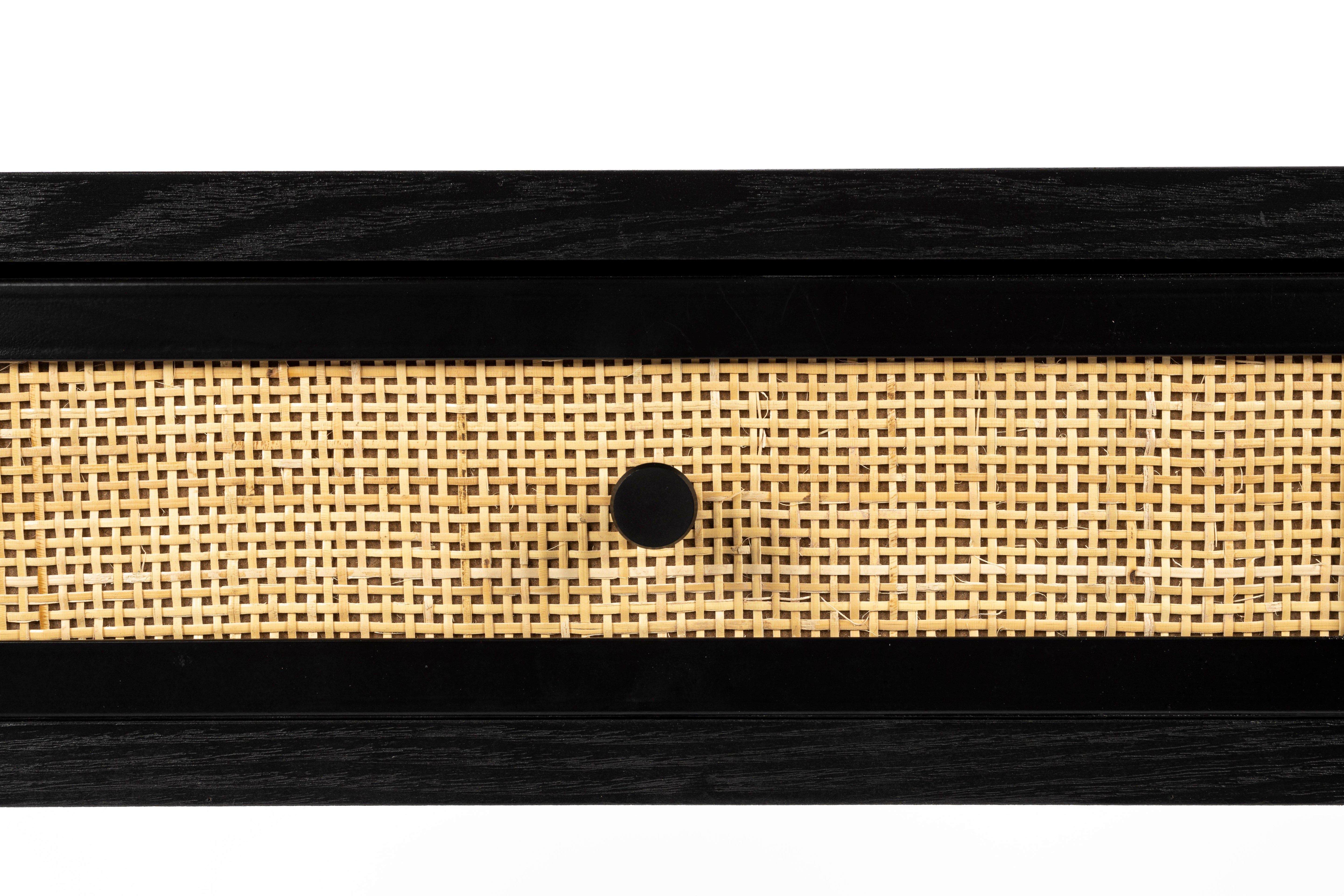 Guuji Black Console mit Rattan