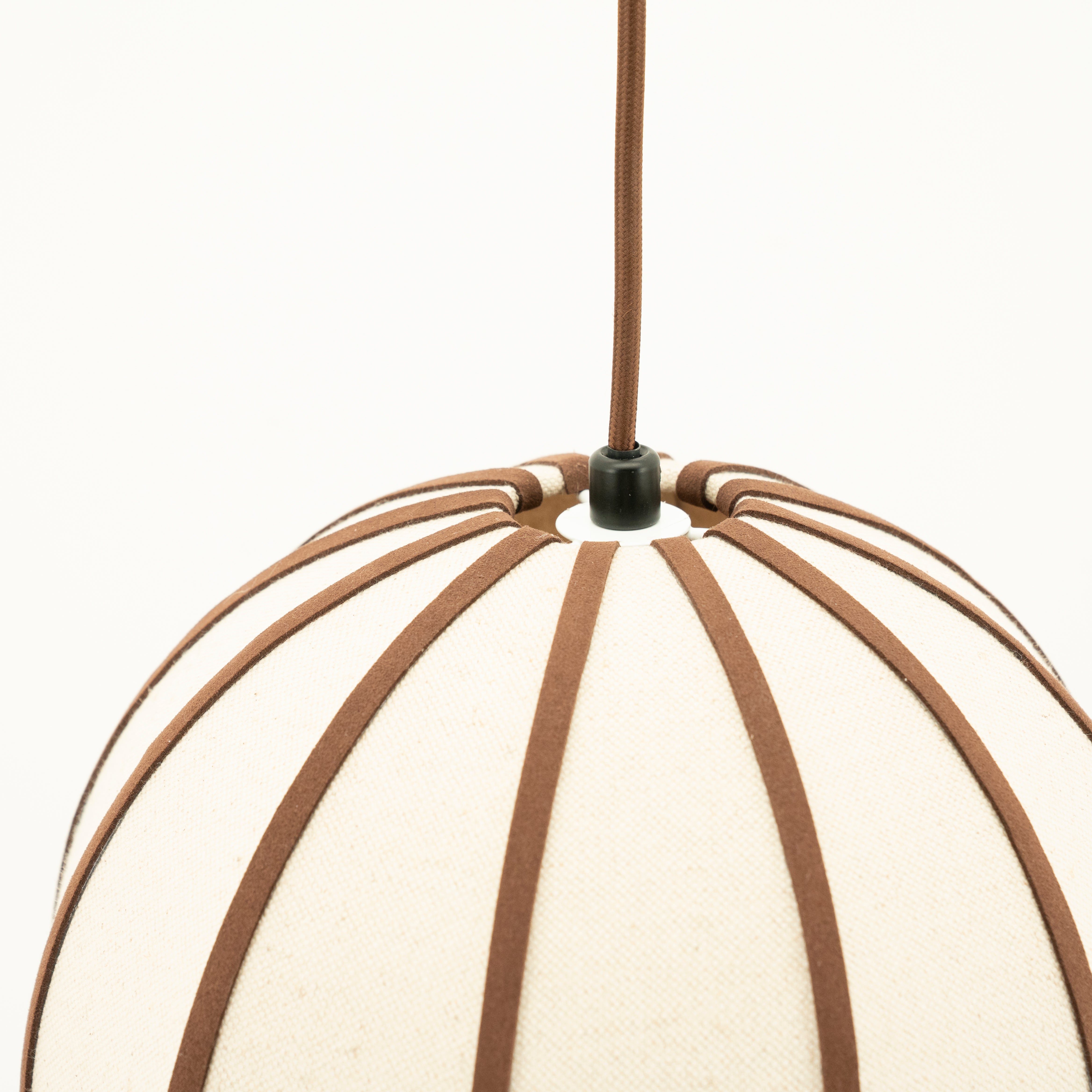 Lampa wisząca COCOON ONE beżowy z brązowym wykończeniem – styl skandynawski