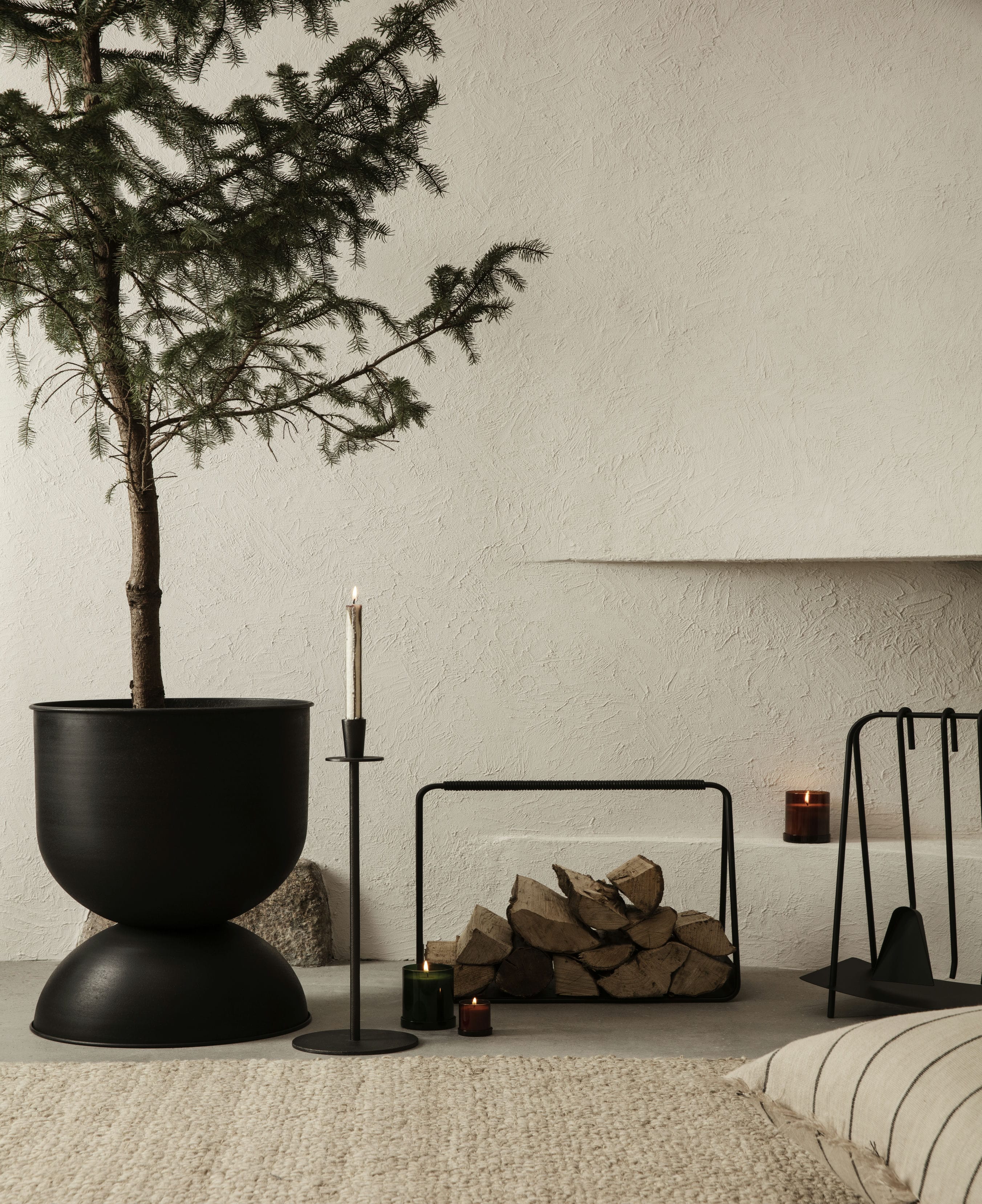 Hourglass pot black