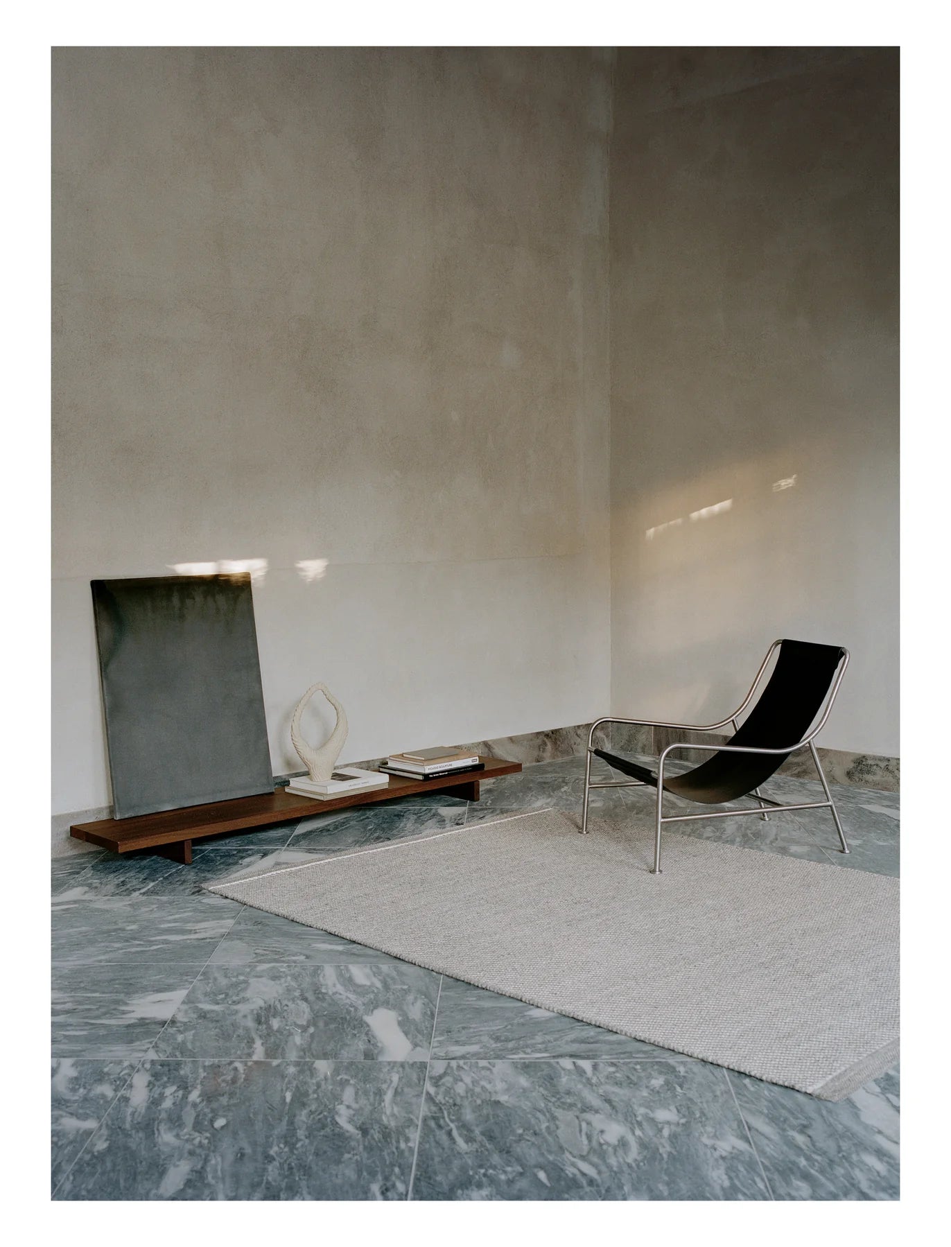 DAWN LIGHT gray rug with white stripe