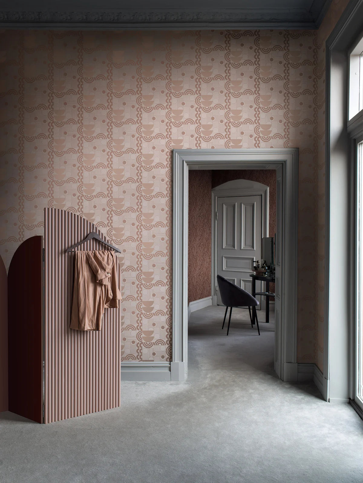 Non-woven paper wallpaper with a geometric pattern COSMOPOLITAN in powder pink