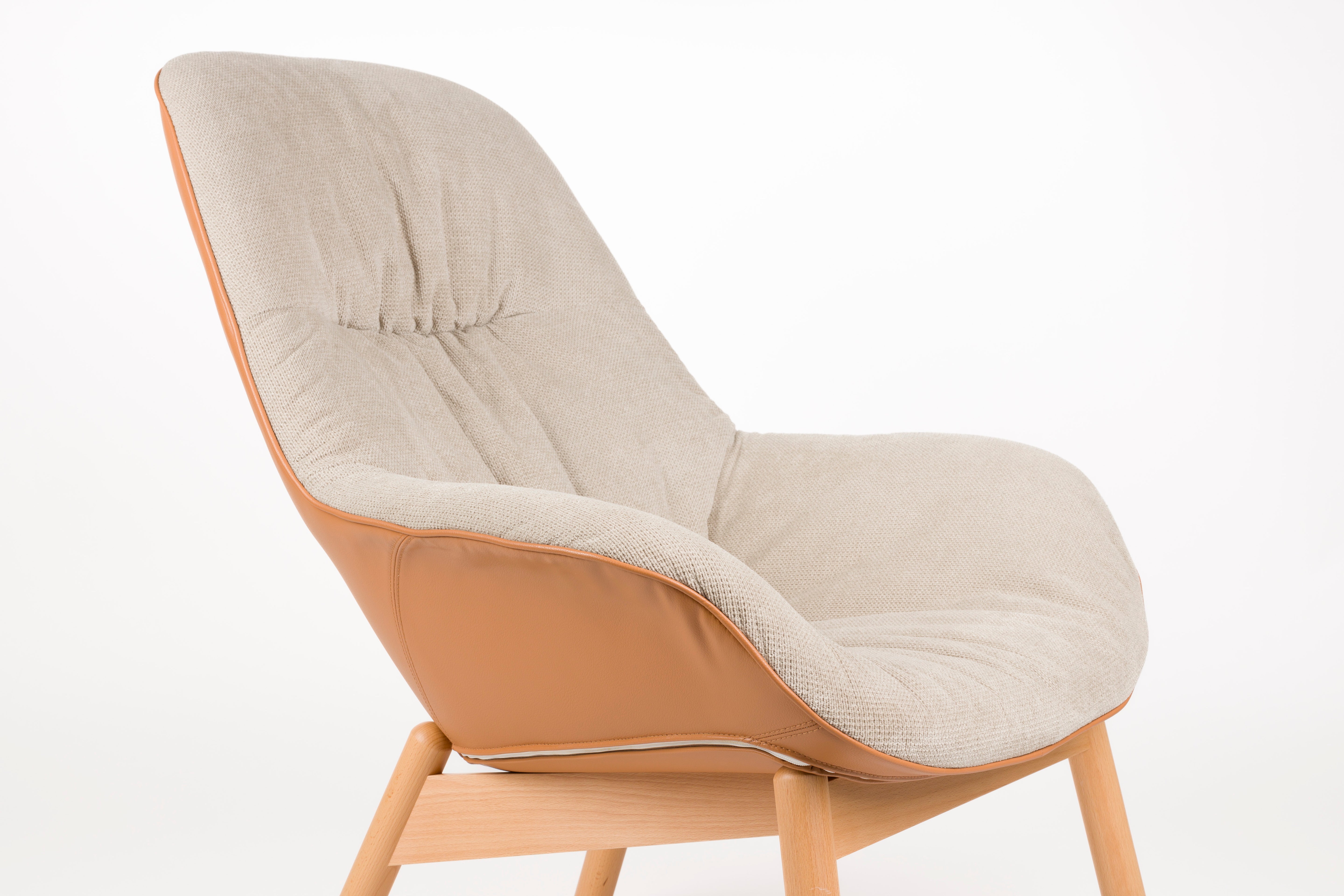 Sessel DUKE beige mit Holzgestell