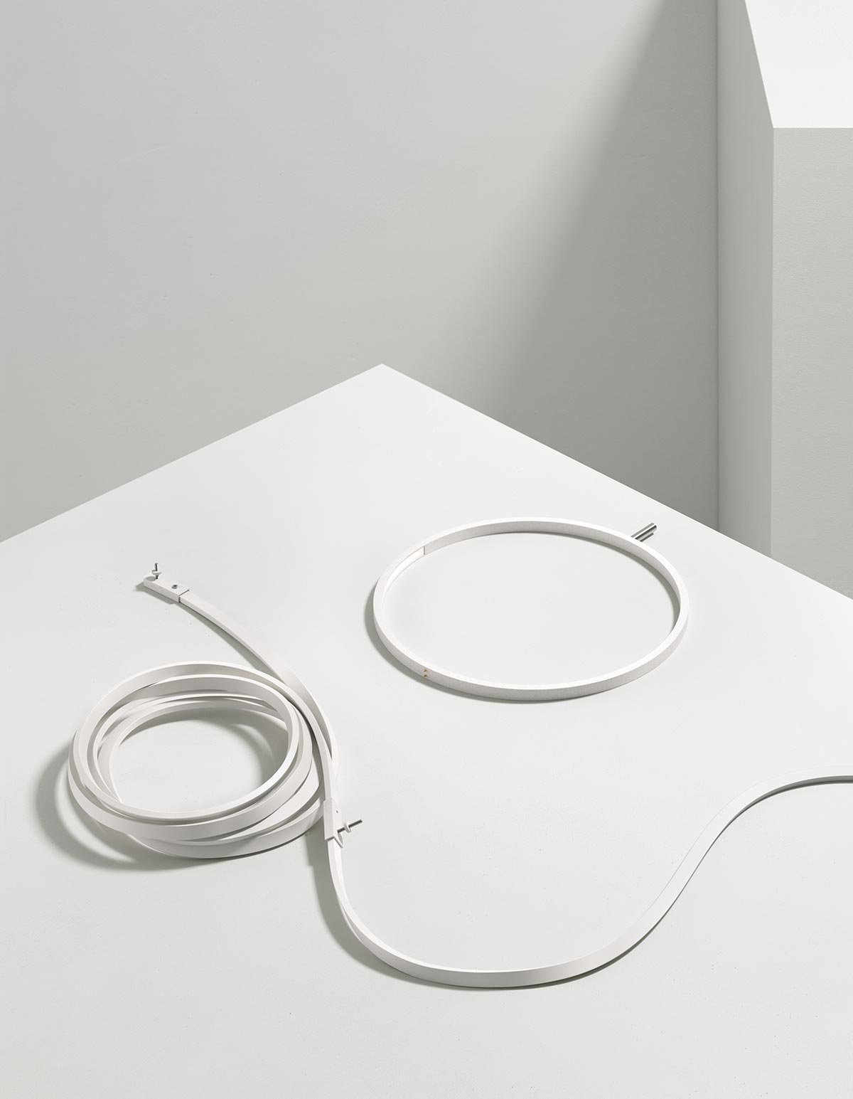 WIRERING Gray Wall Lamp with Black