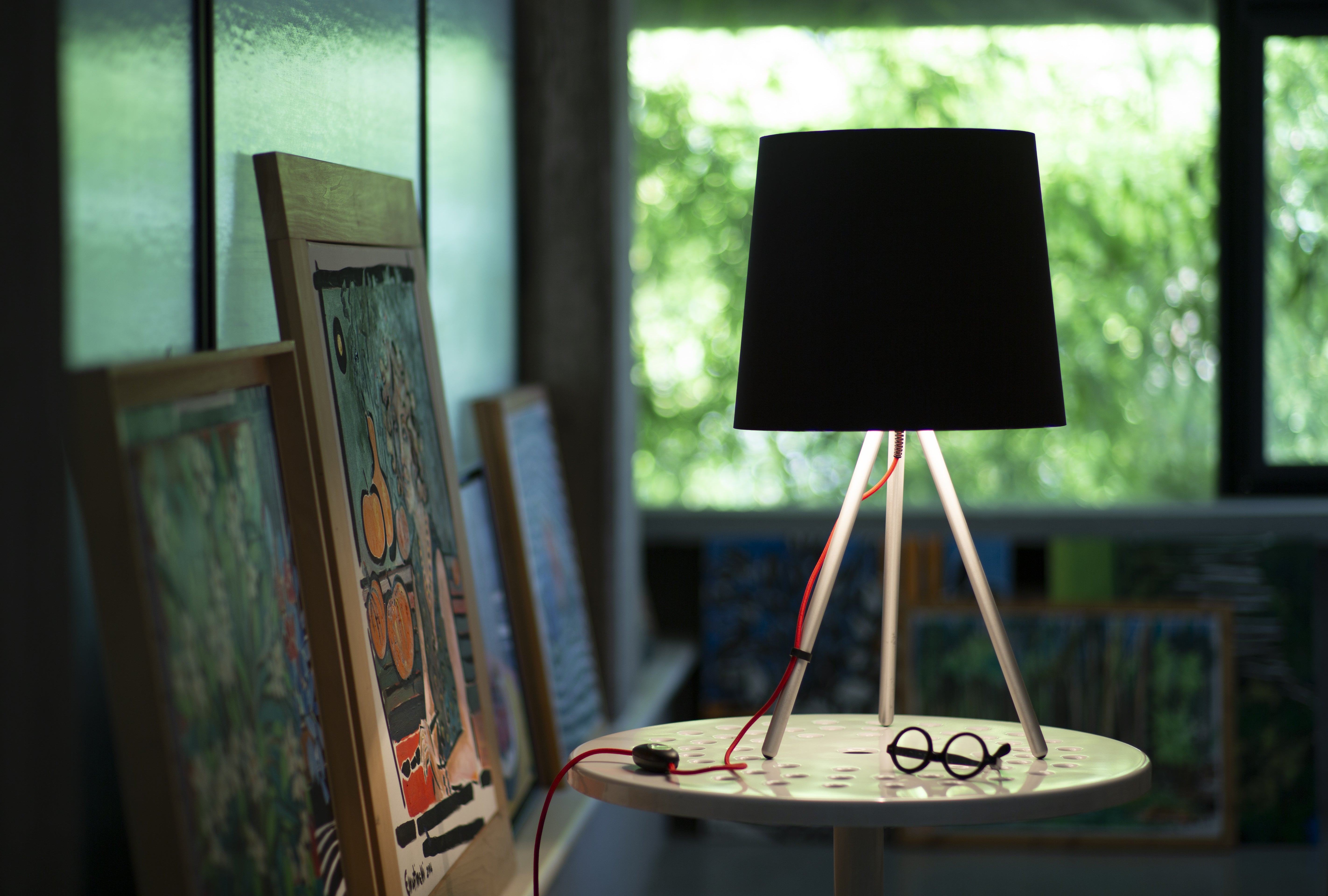 Lampa podłogowa EVA biały klosz z aluminiową podstawą