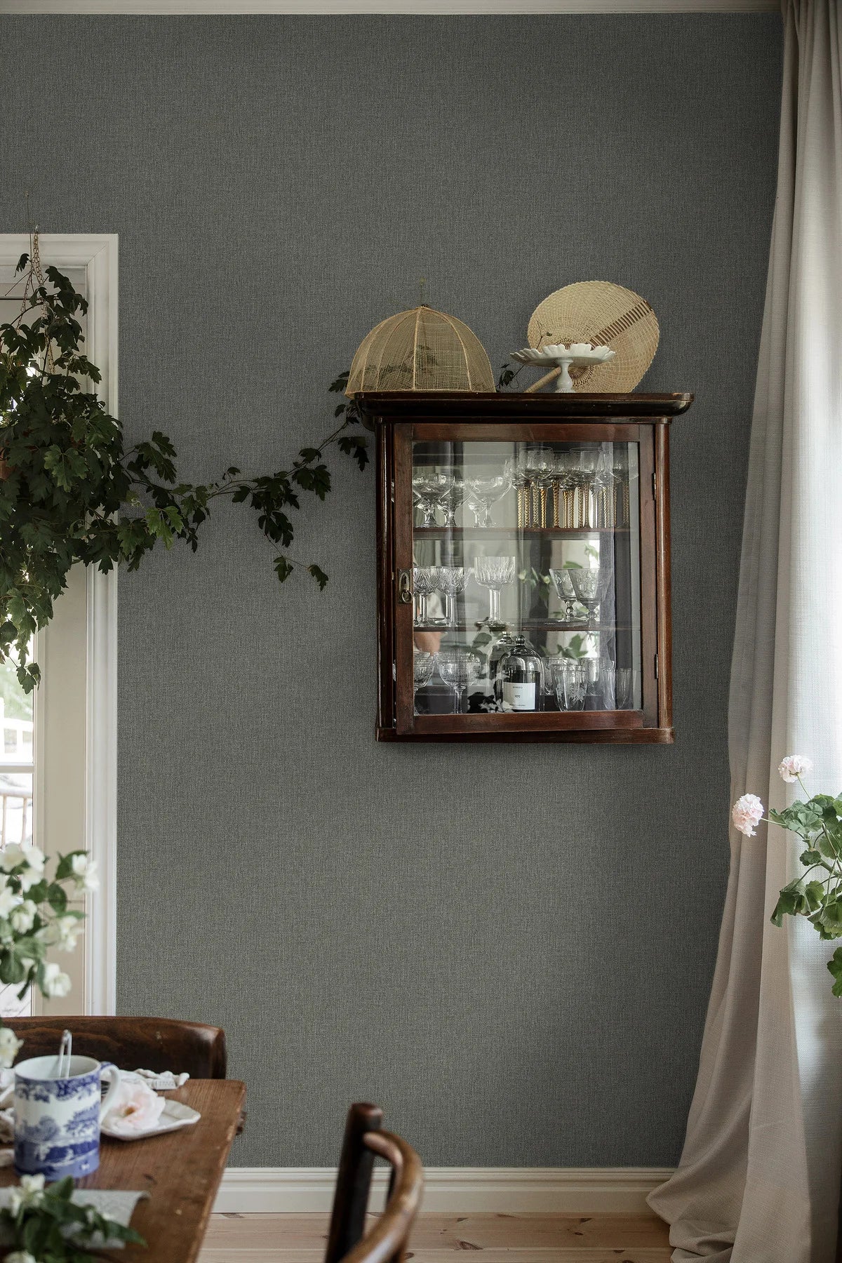 Structural wallpaper imitating canvas WEAVER’S WALL green