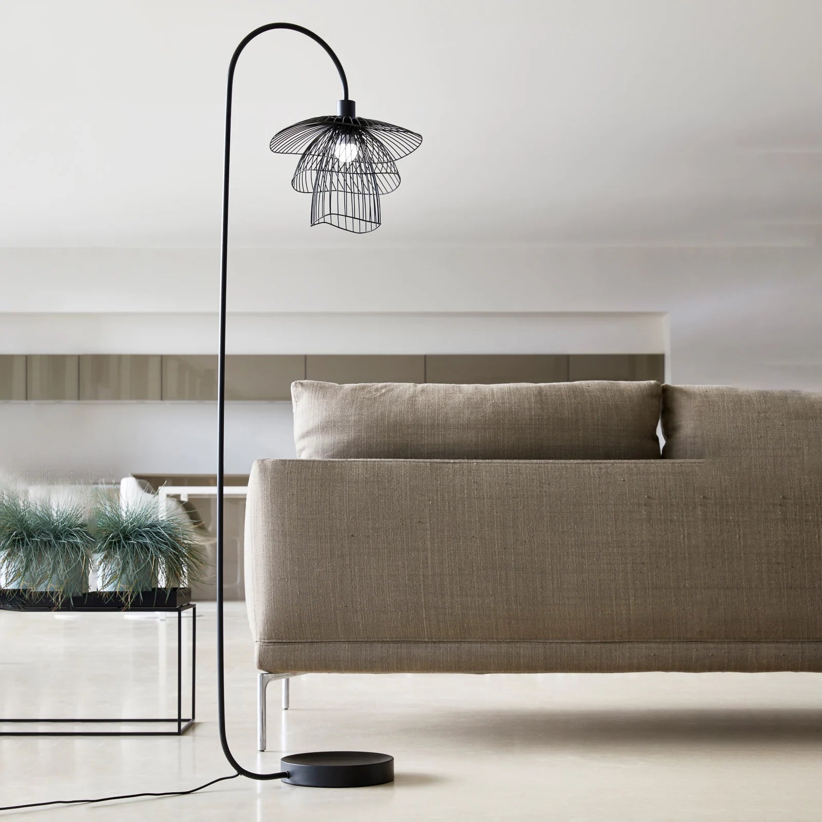 PAPILLON black floor lamp