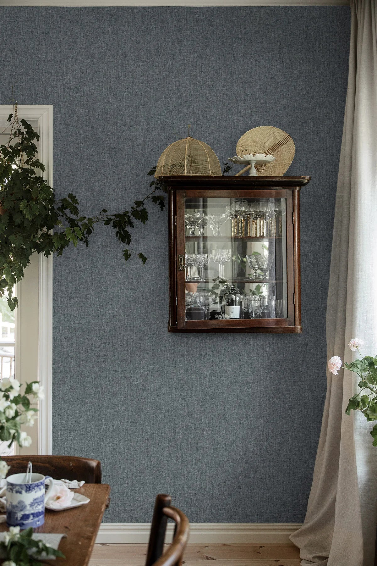 Structural wallpaper imitating canvas WEAVER’S WALL blue