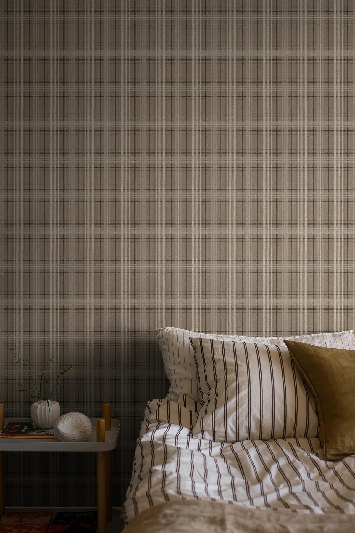 Brown TAILOR’S TWEED Wallpaper with Geometric Scottish Check Pattern in Beige