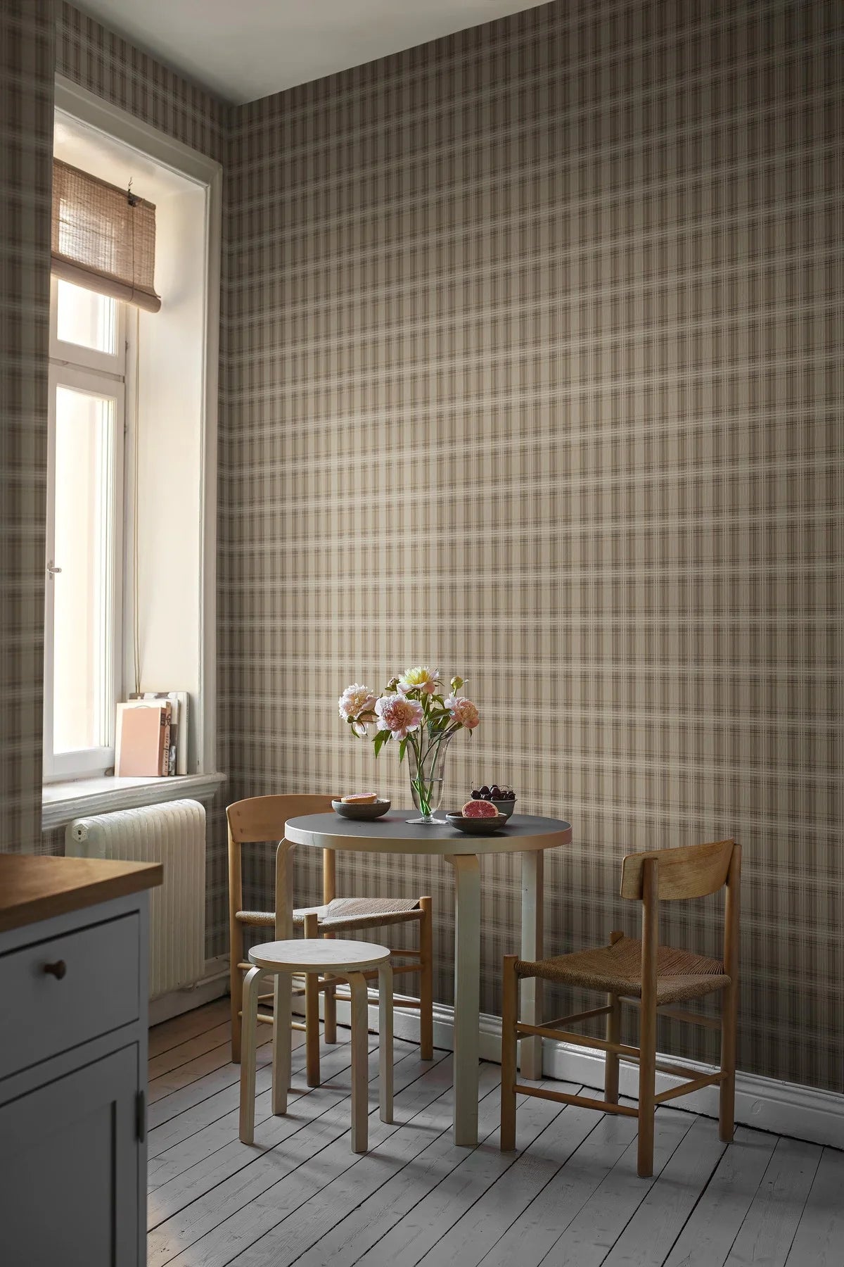 Brown TAILOR’S TWEED Wallpaper with Geometric Scottish Check Pattern in Beige