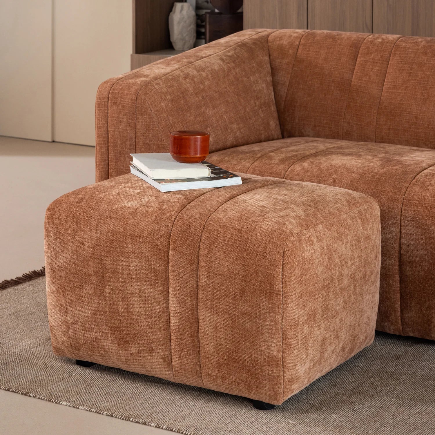 OMAIRE Puff rust brown chenille
