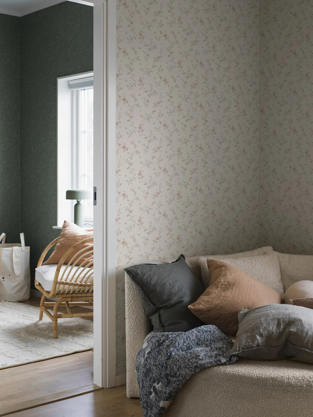 Non-woven paper wallpaper with a floral pattern VIKTORIA beige with green