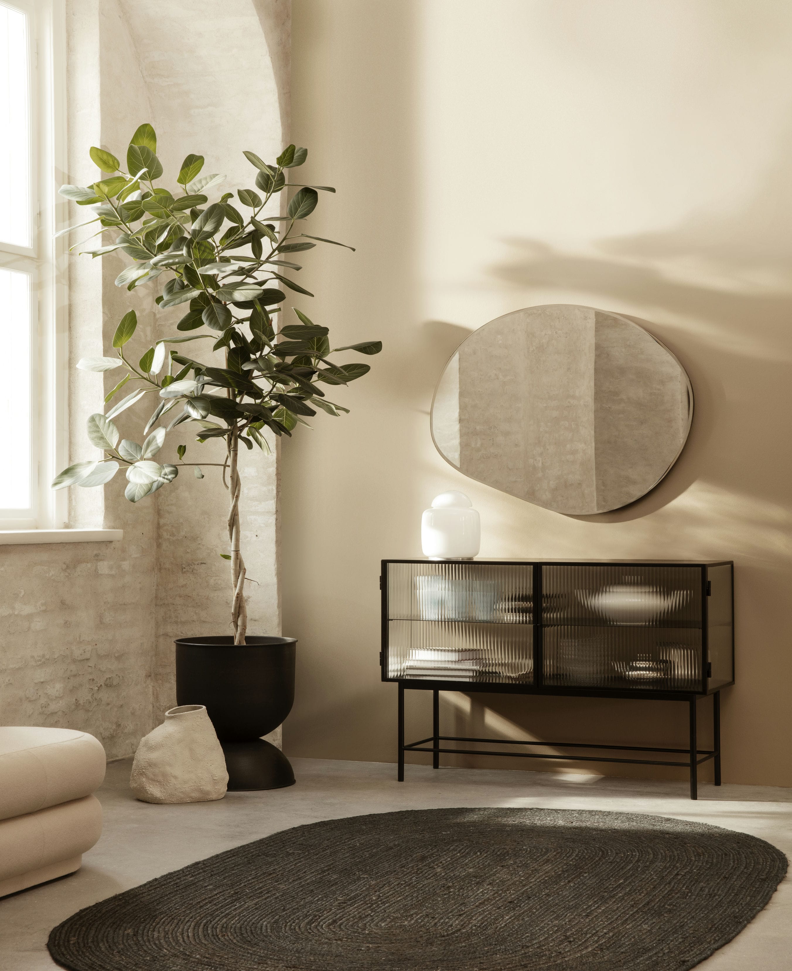 Hourglass pot black