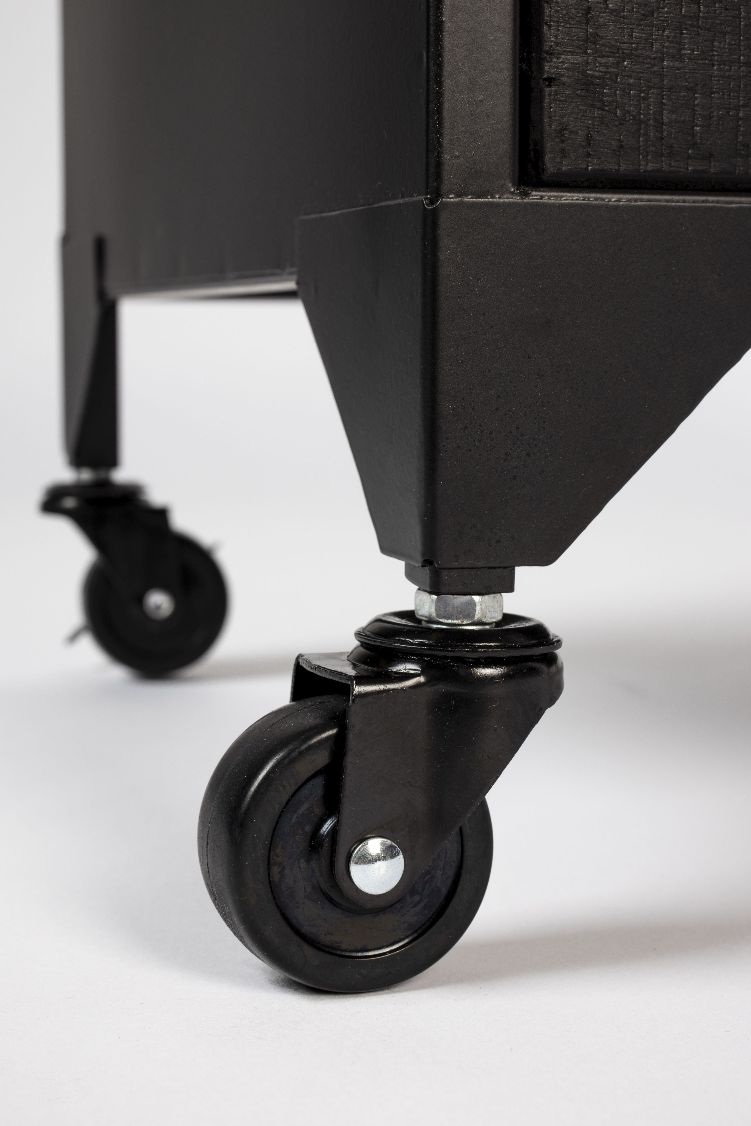 2-Türer-Gelände auf Ferre Black Wheels