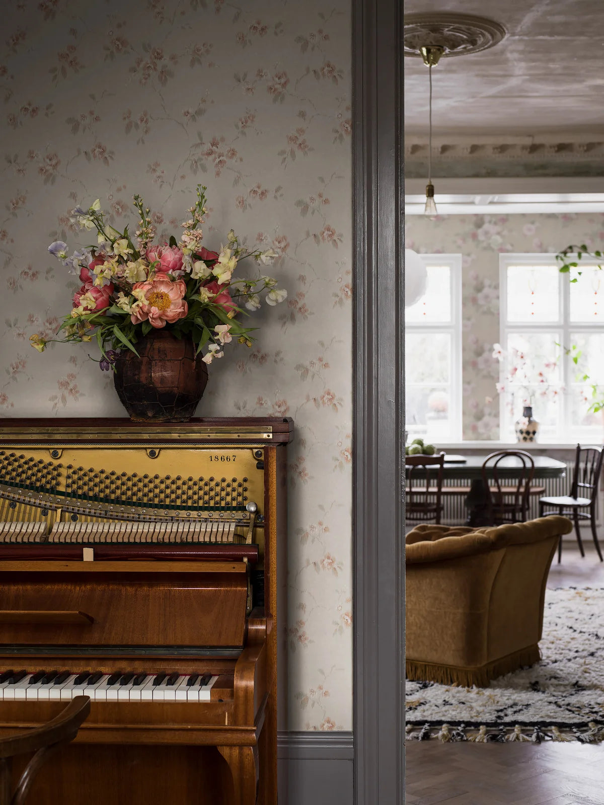 Non-woven paper wallpaper with a floral pattern VINTAGE ROSE beige with pink