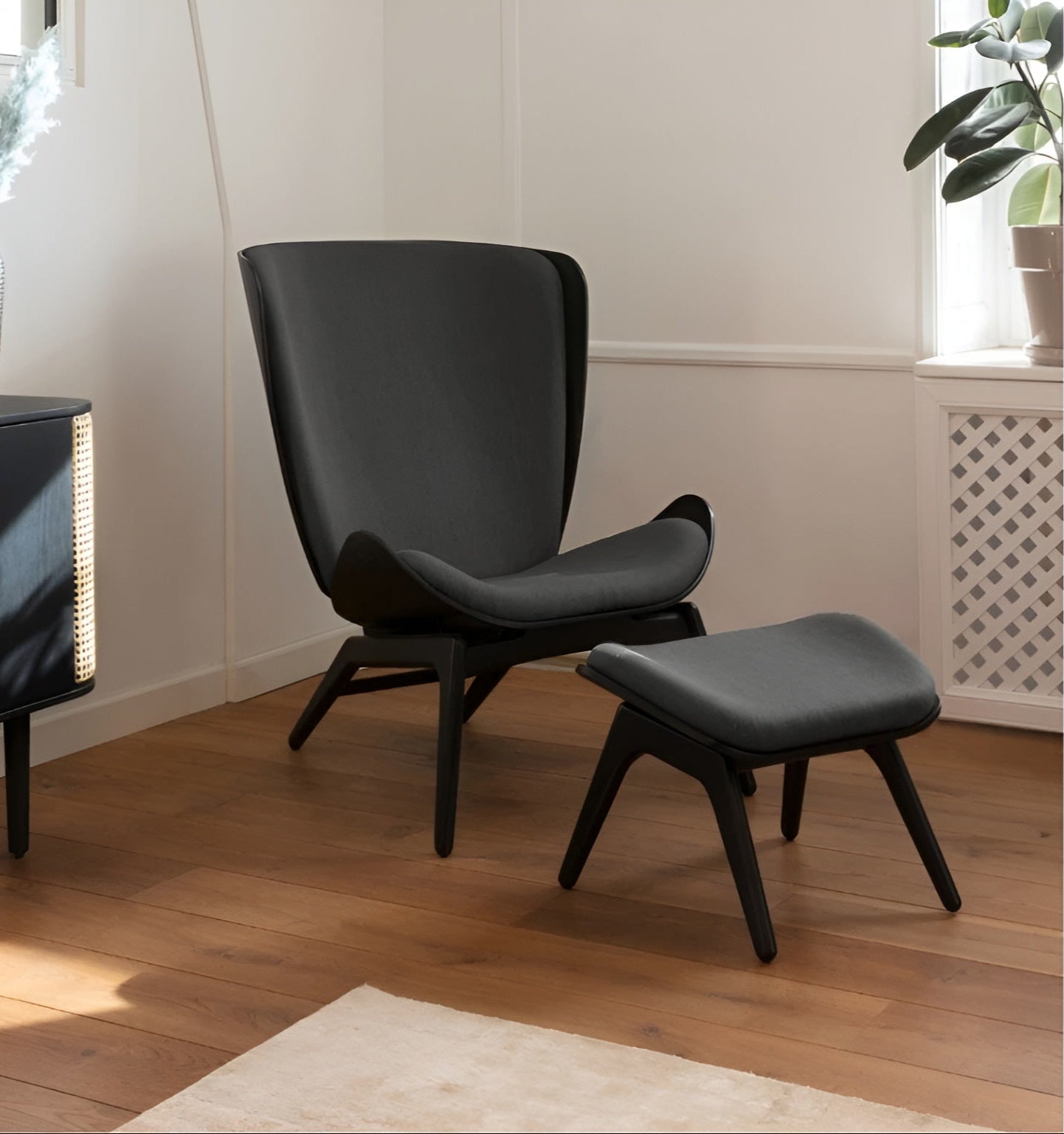 Fußstütze READER schwarze Leder mit schwarzem Sockel