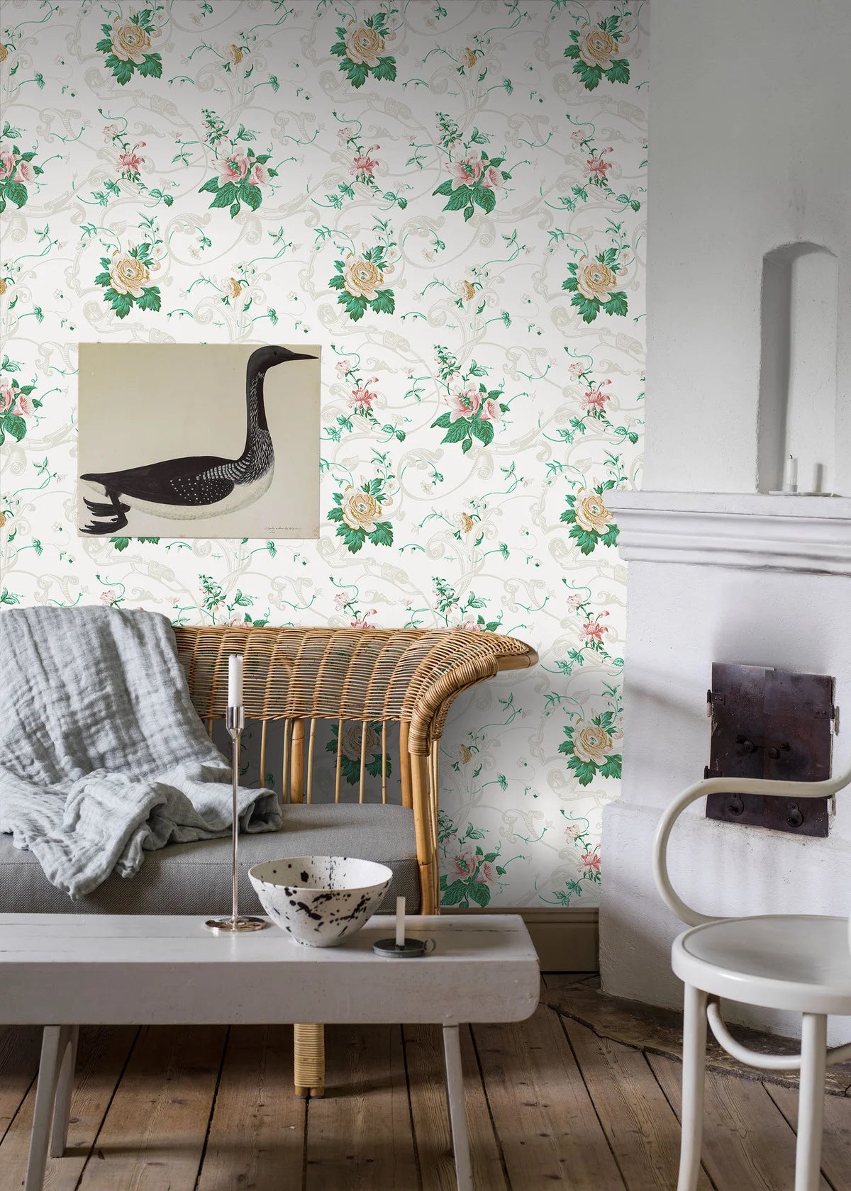 Vlies-Tapete mit pflanzlichem Muster KRUSENBERG warmweiß mit grünem Akzent