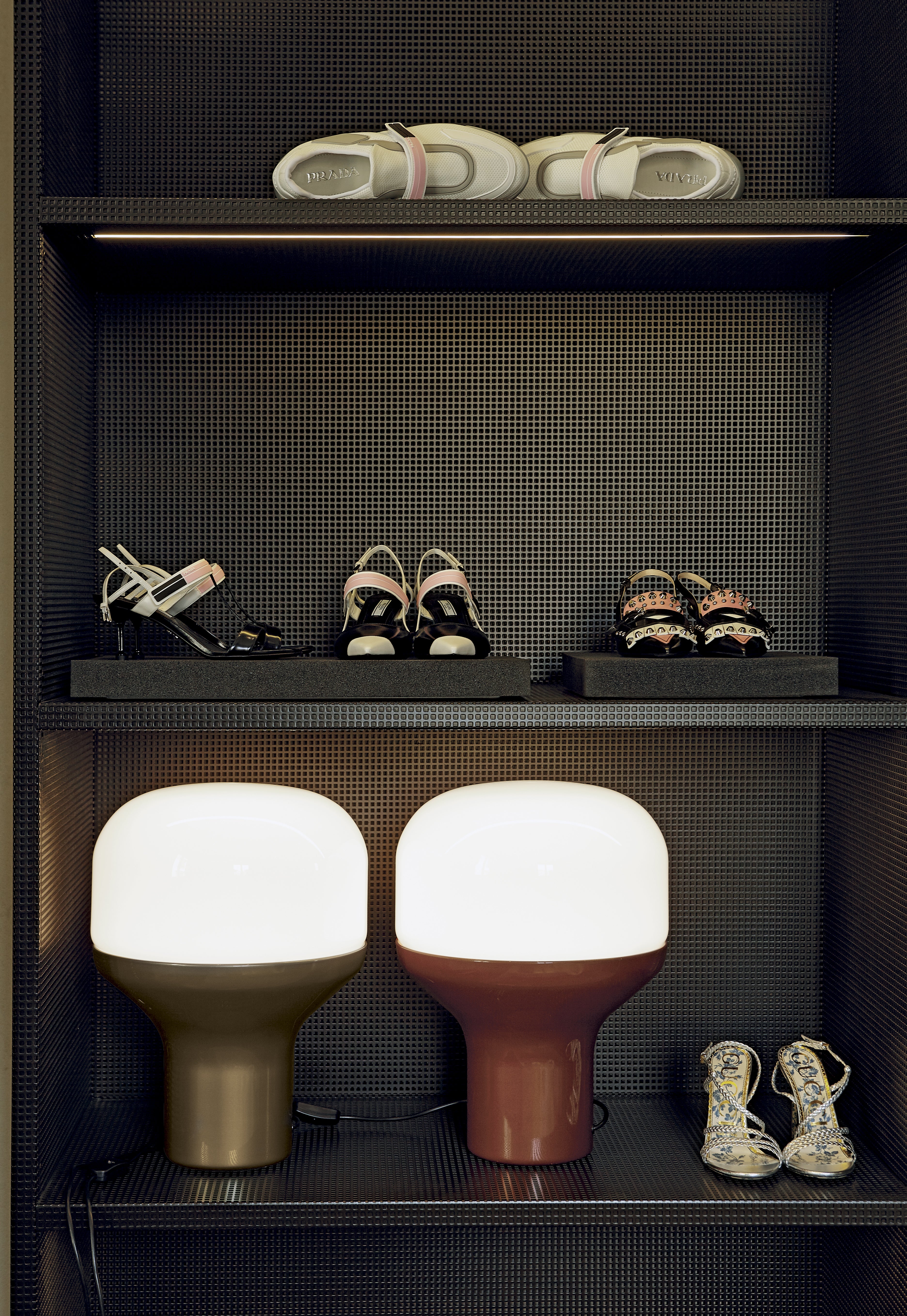 DELUX table lamp with opal glass and a black base