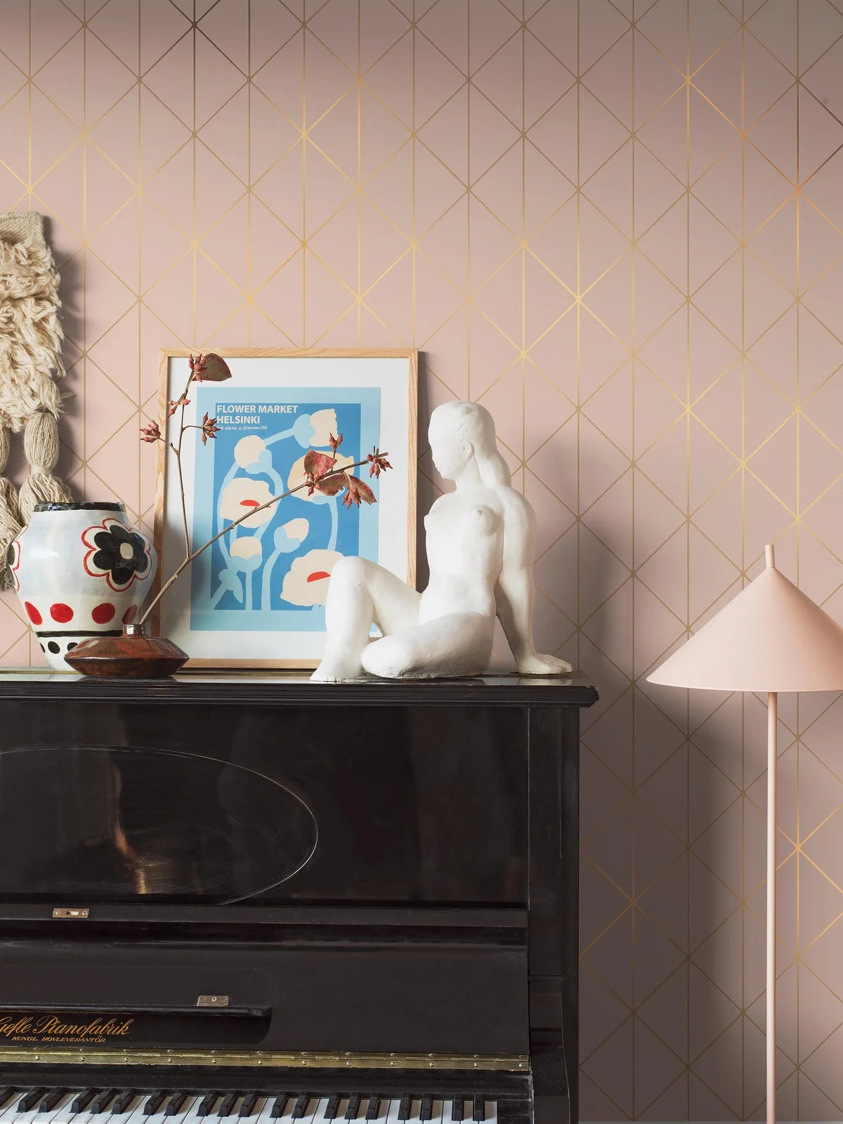 Non-woven paper wallpaper with a geometric DIAMONDS pattern in pink