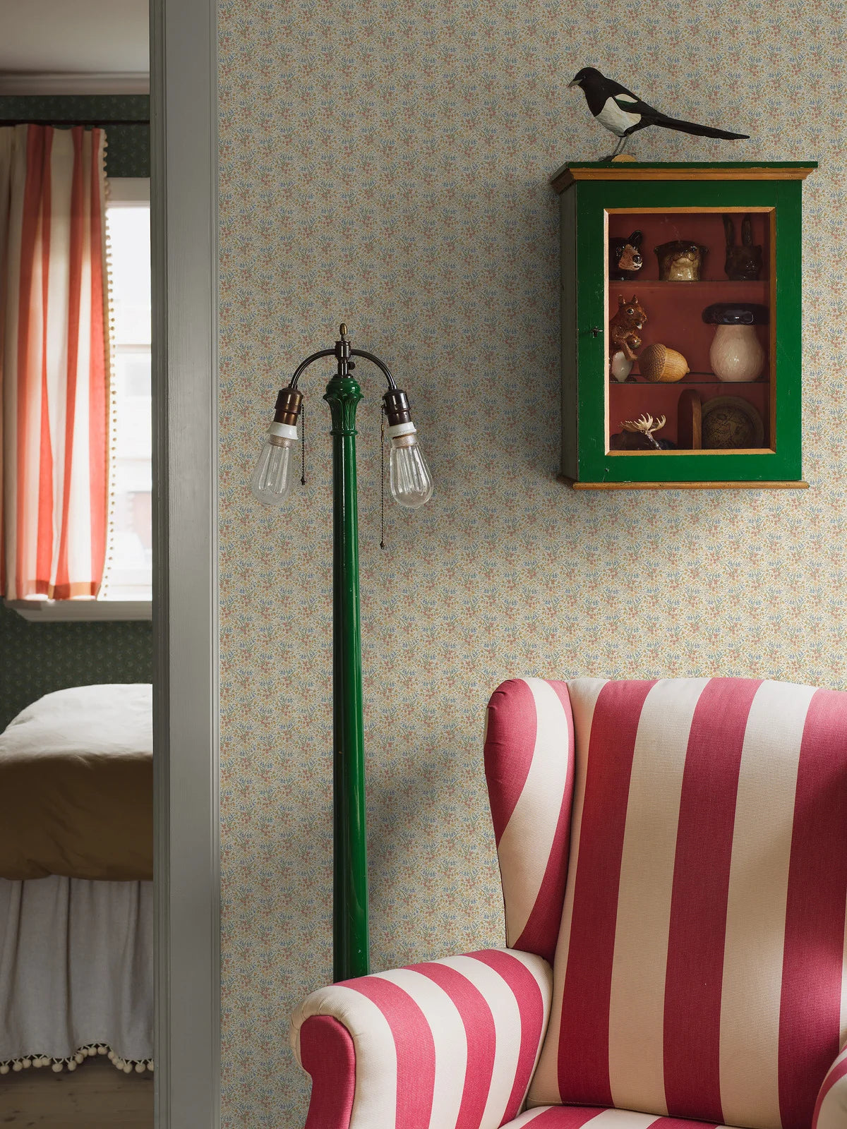 BELLA Floral Pattern Wallpaper in Beige