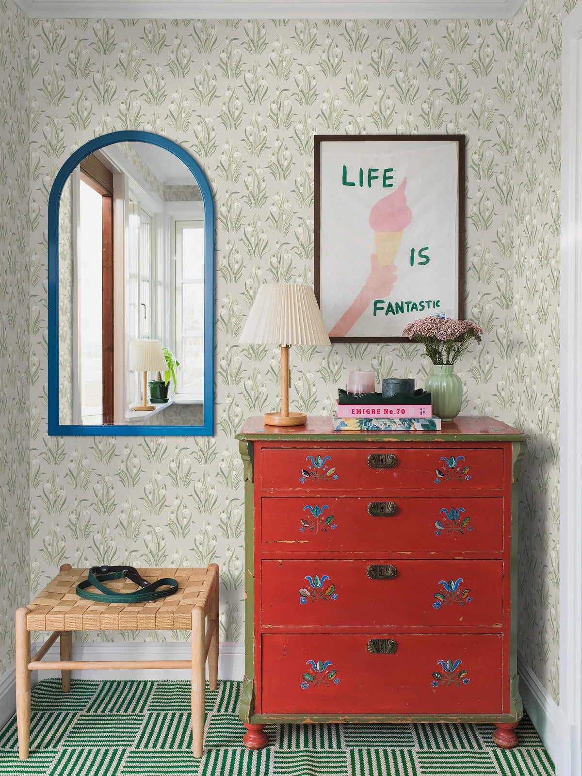 Beige floral pattern wallpaper SNODROPPE with green
