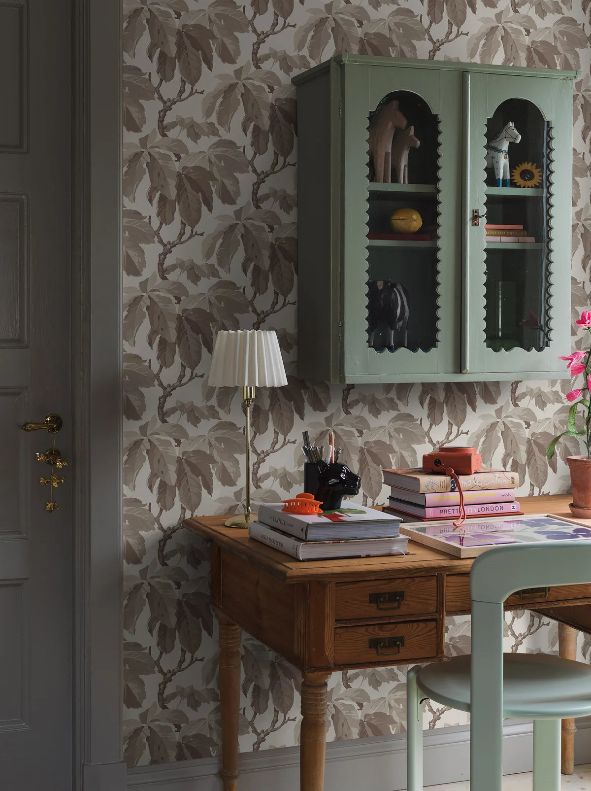 KASTANJI White and Brown Leaf Pattern Wallpaper