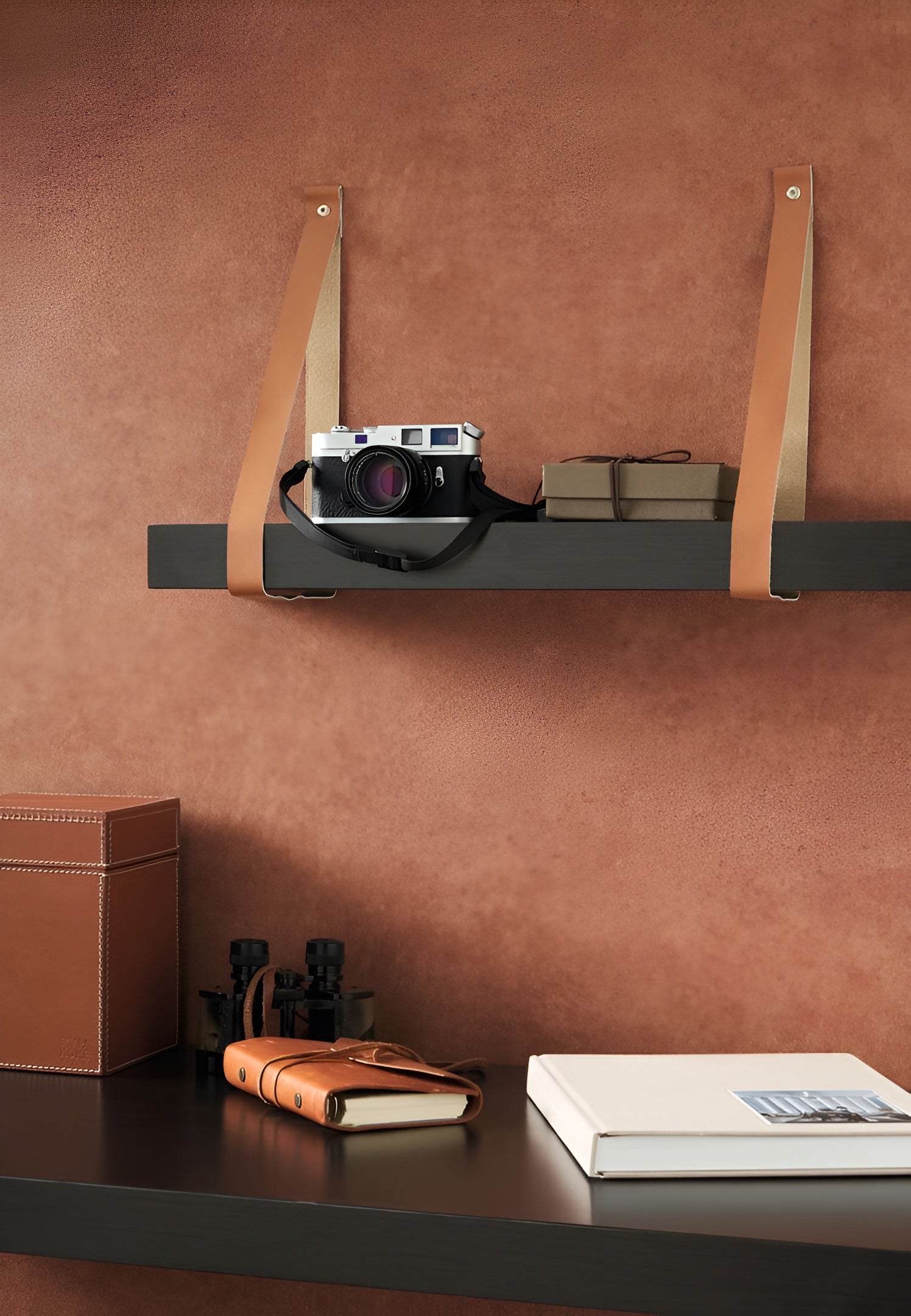 Vinyltapete, die Leder imitiert, CLUB, cognacfarben