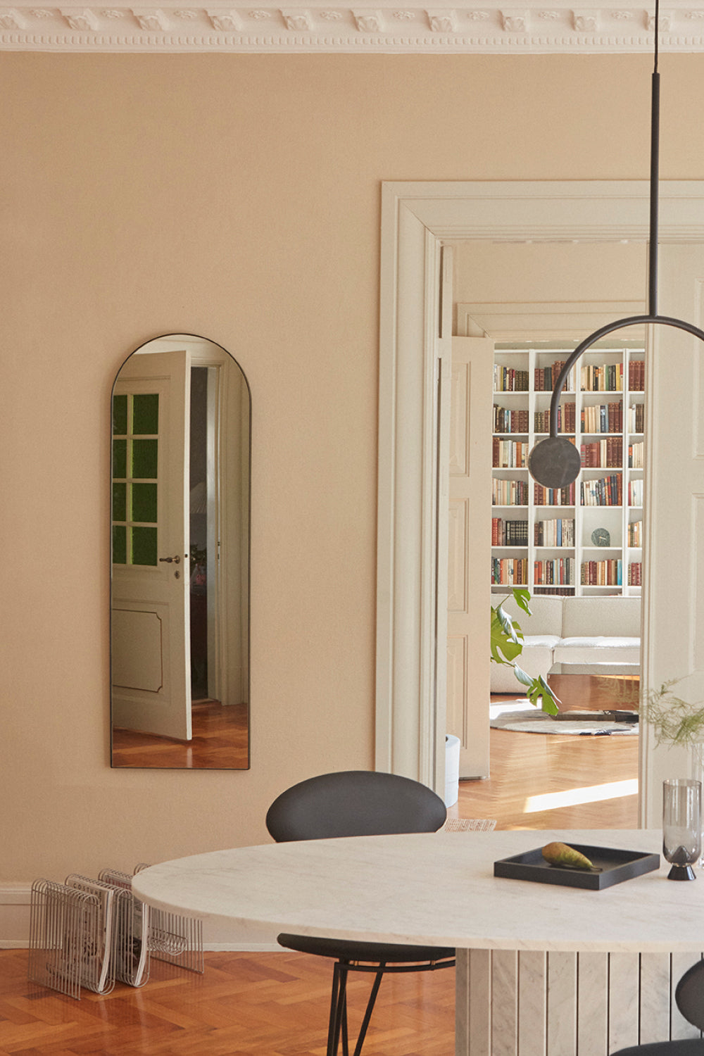 ARCUS Mirror Black Frame