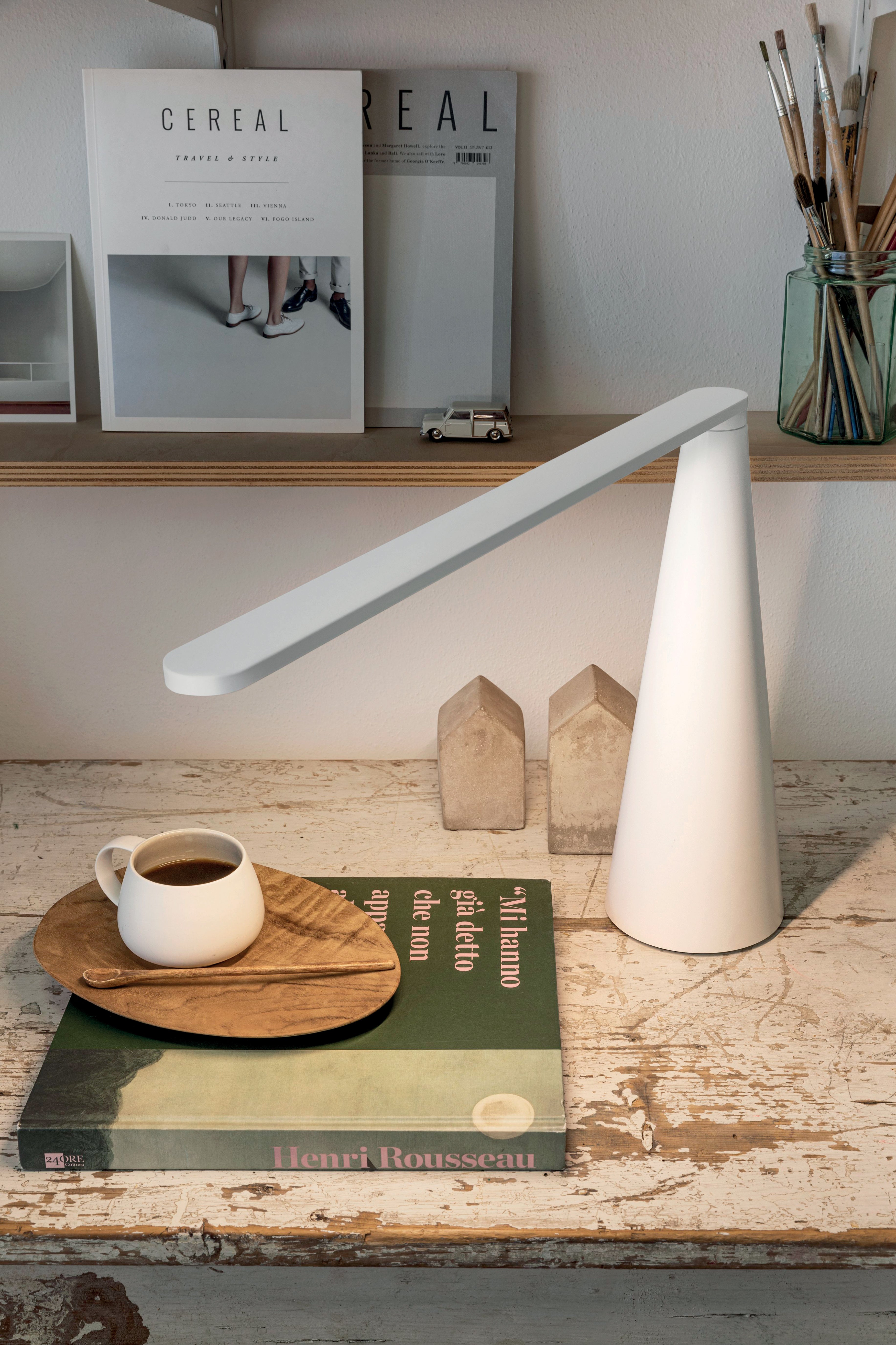 ELICA table lamp in glossy white