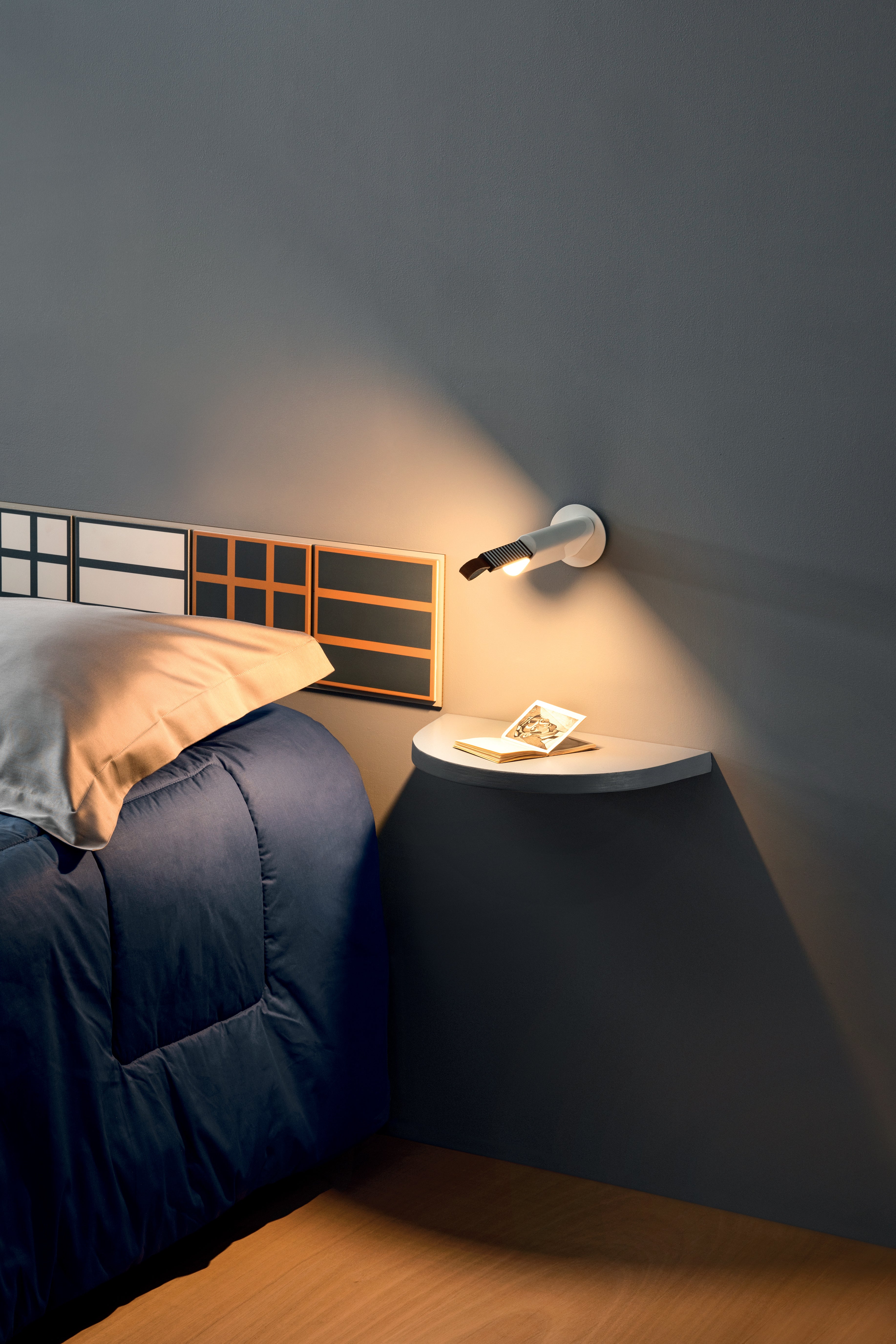 Metrica Wall Lamp in Glossy White