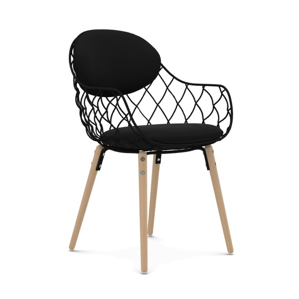 PIÑA chair in black with an ash base