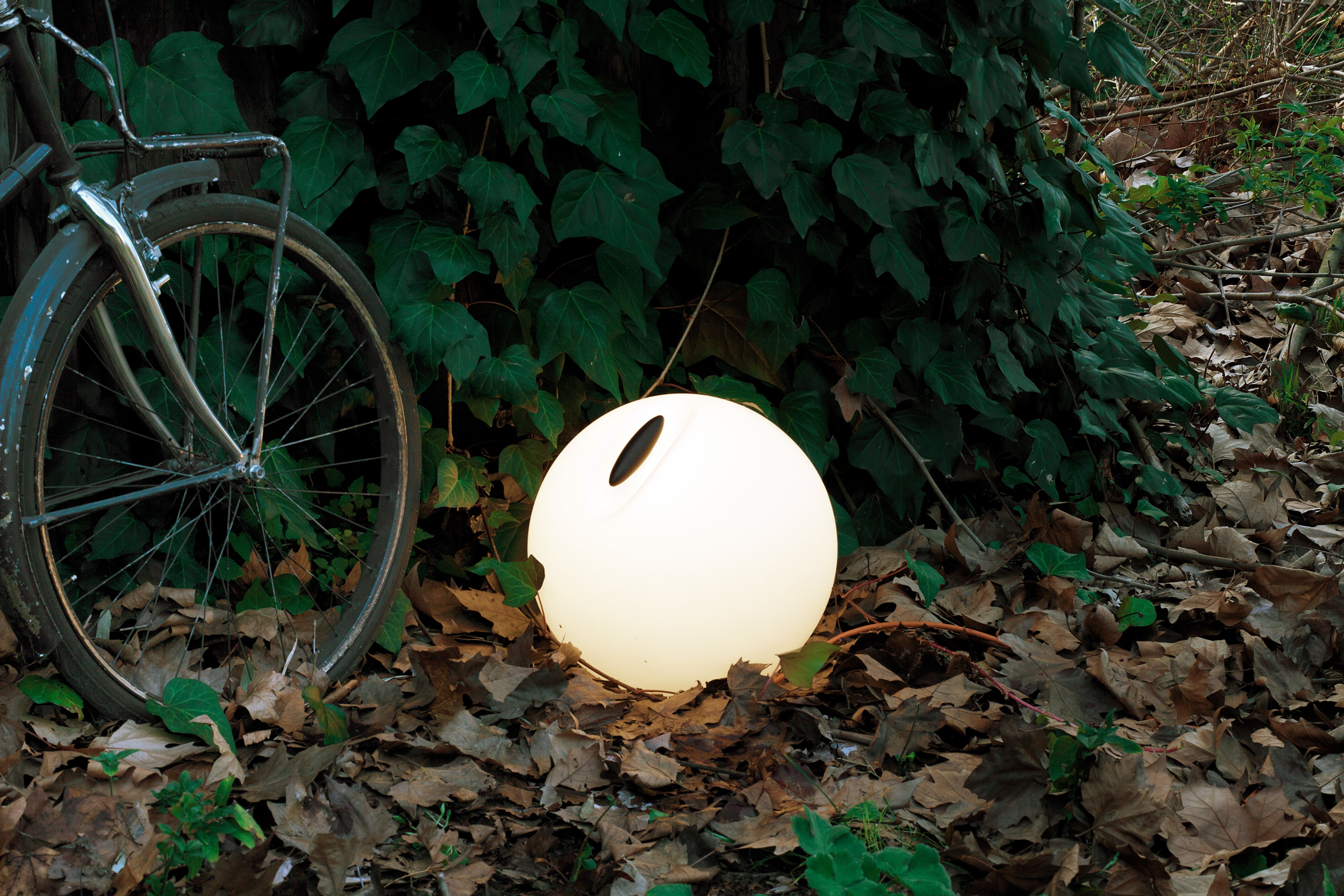 Outdoor floor lamp BOWL white