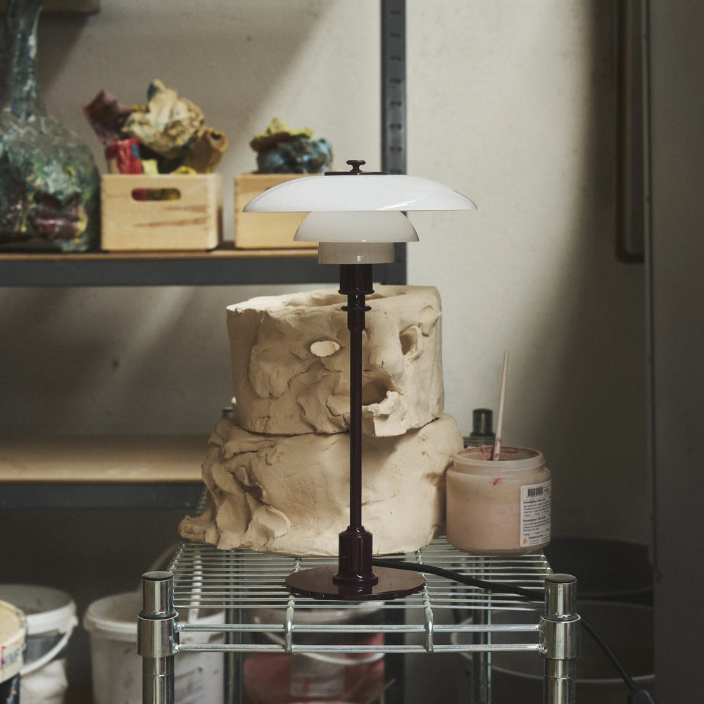 PH 2/1 table lamp in white with a burgundy base