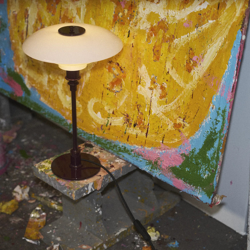 PH 2/1 table lamp in white with a burgundy base