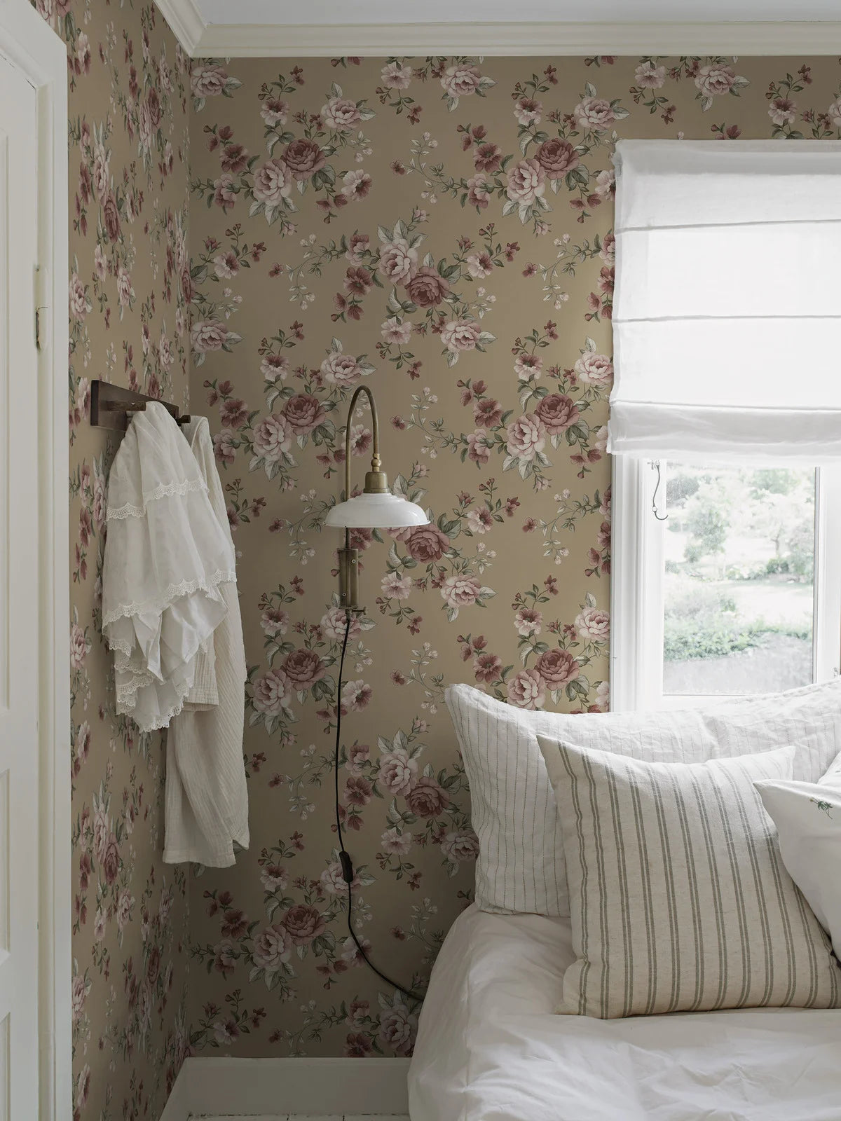 NOMI Brown Floral Plant Motif Wallpaper