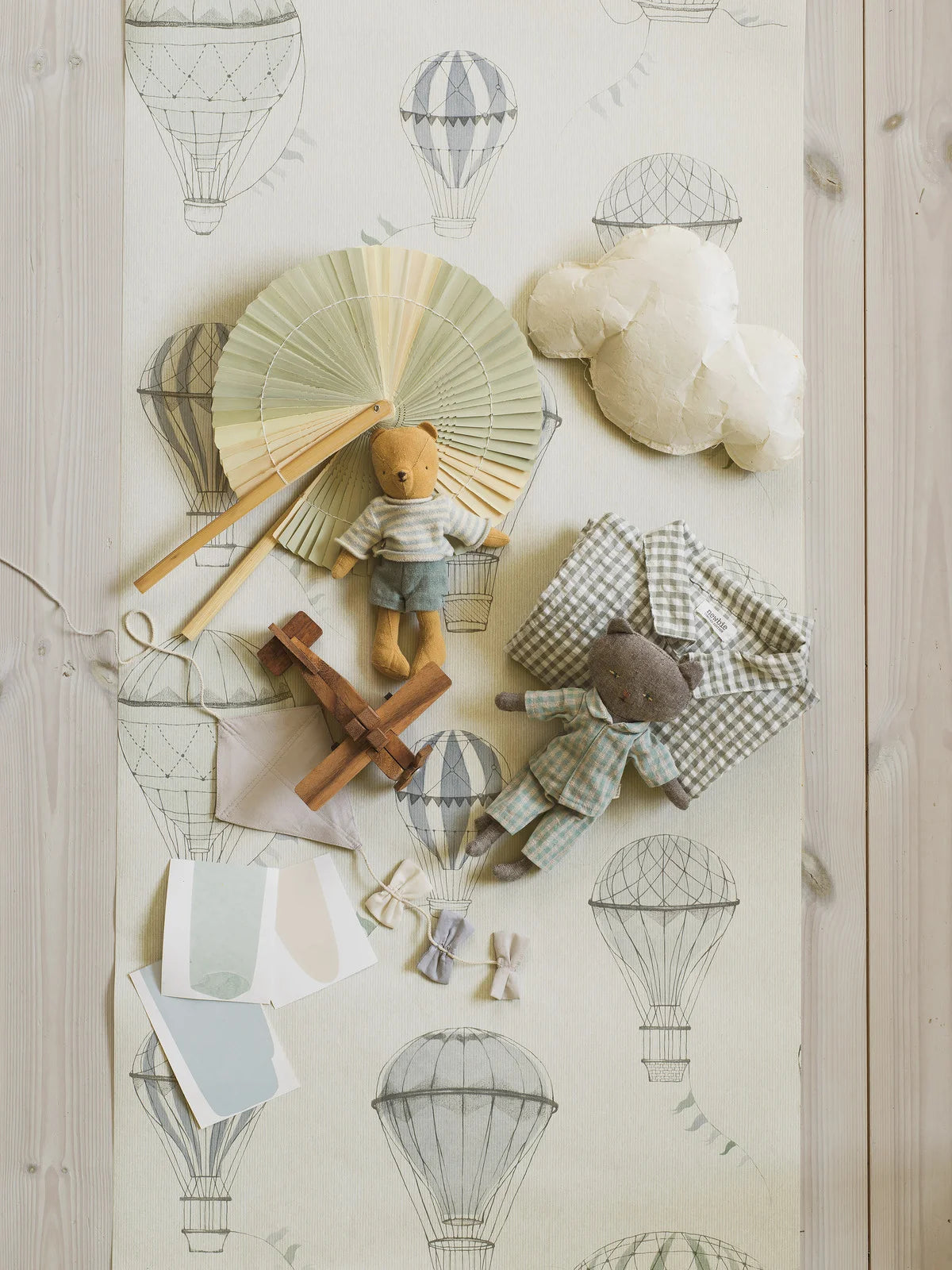 Children's Wallpaper UP IN THE SKY white with blue