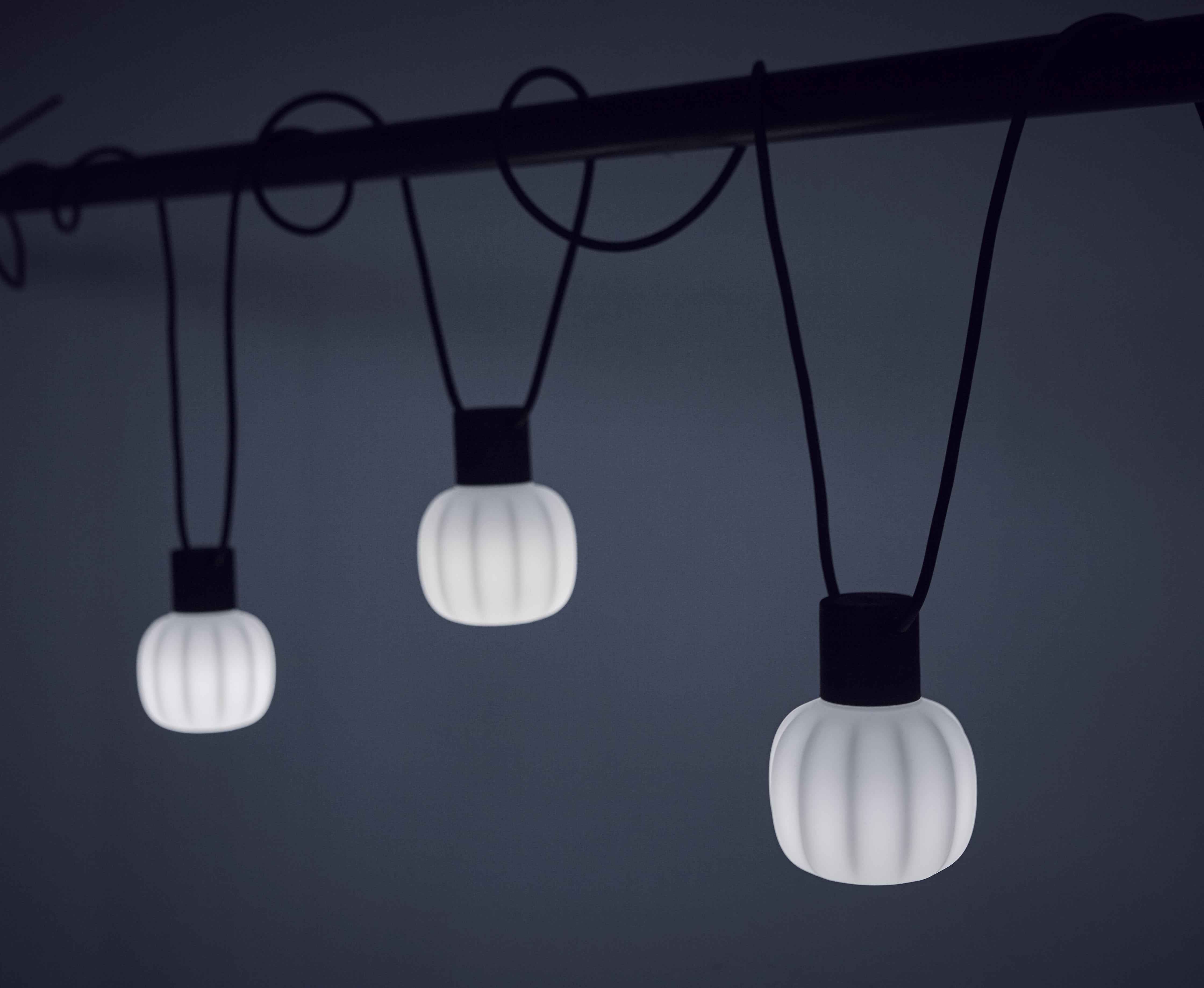 Lampa wisząca zewnętrzna KIKI biały z czarnym