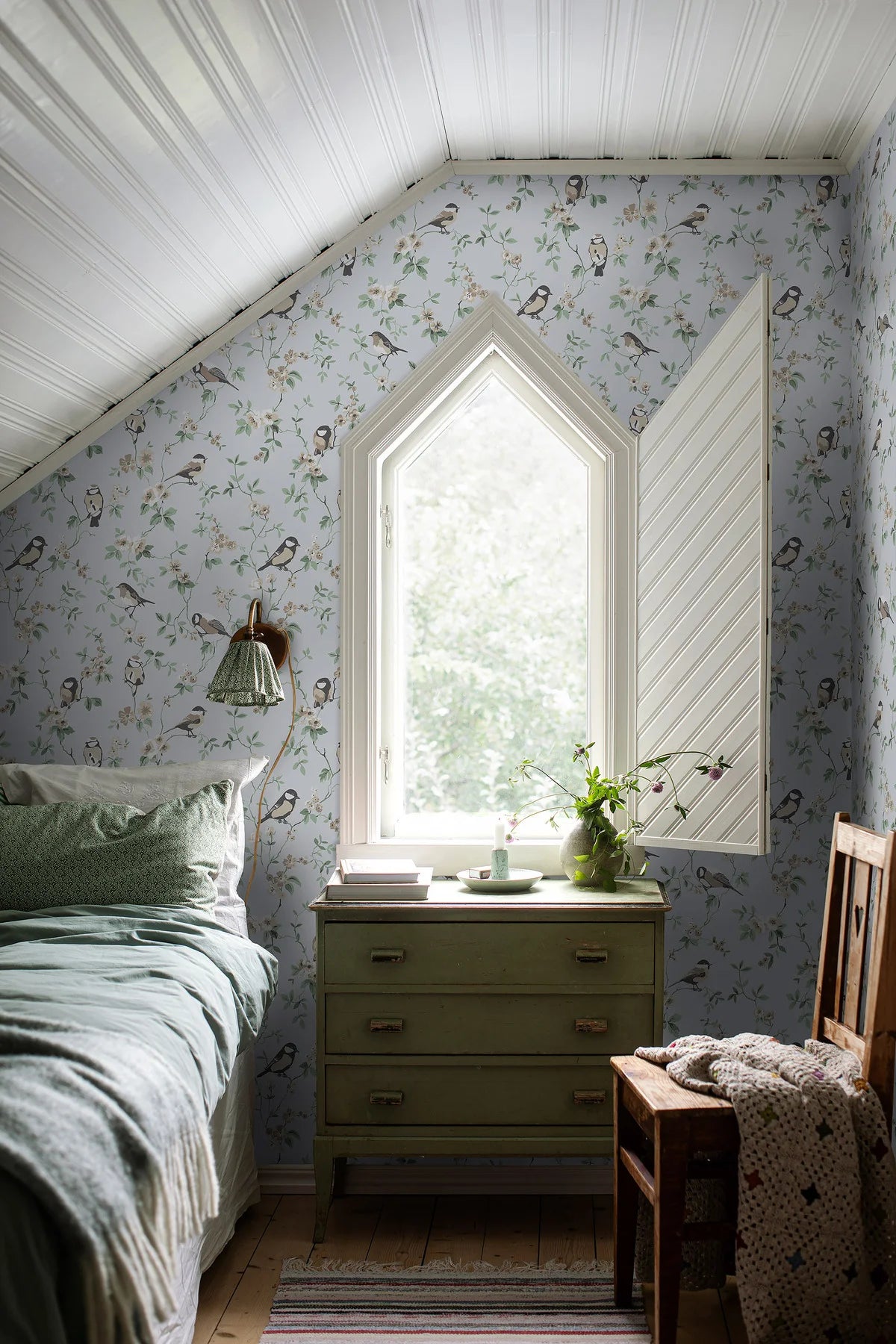 Tapete mit tierischem Motiv von Vögeln FALSTERBO BIRDS blau mit grün