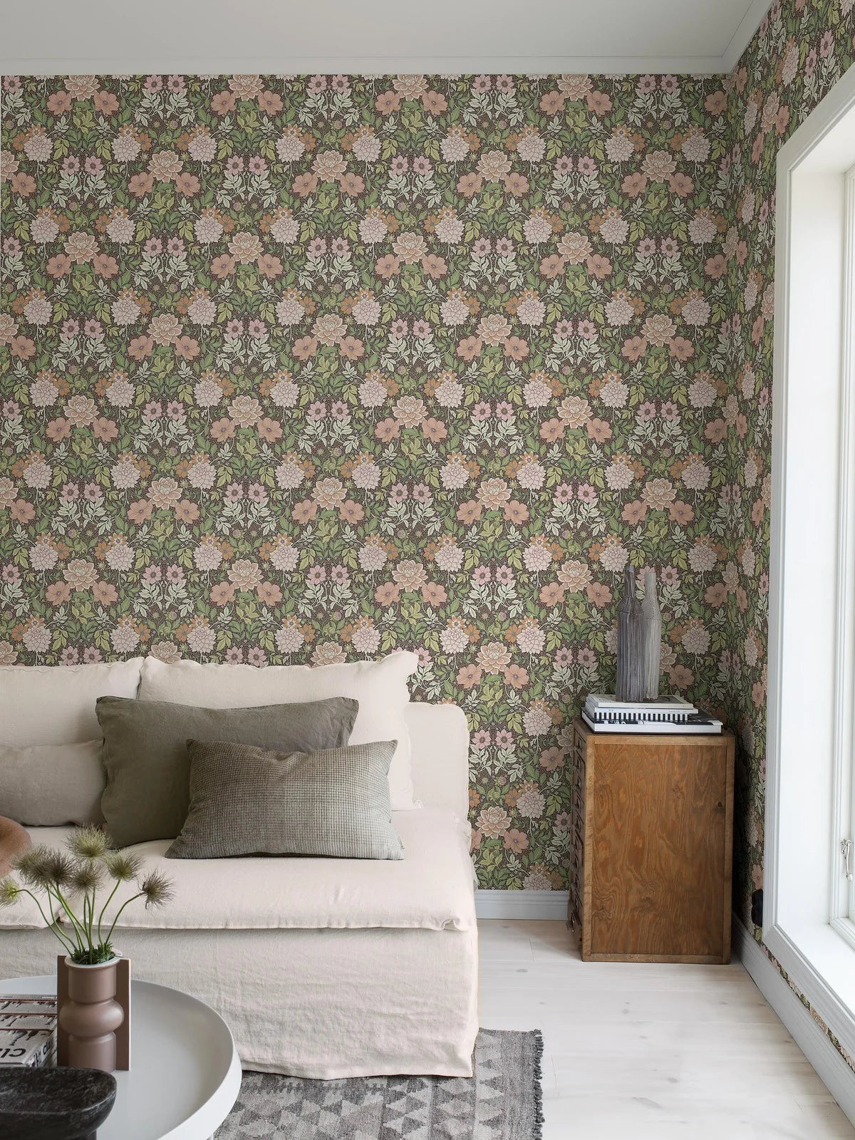 Non-woven paper wallpaper with a floral pattern DAHLIA GARDEN light green with pink