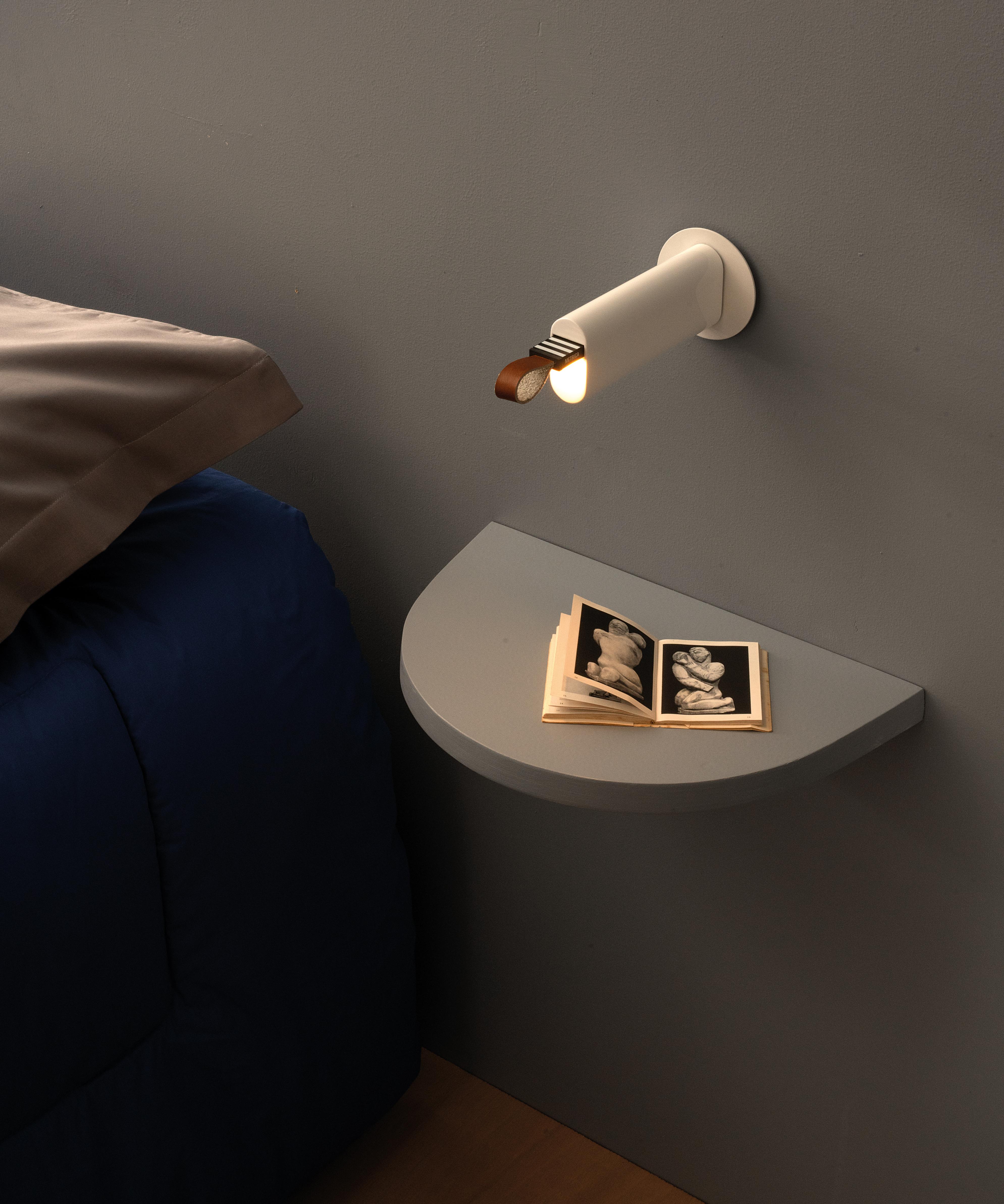 Metrica Wall Lamp in Glossy White