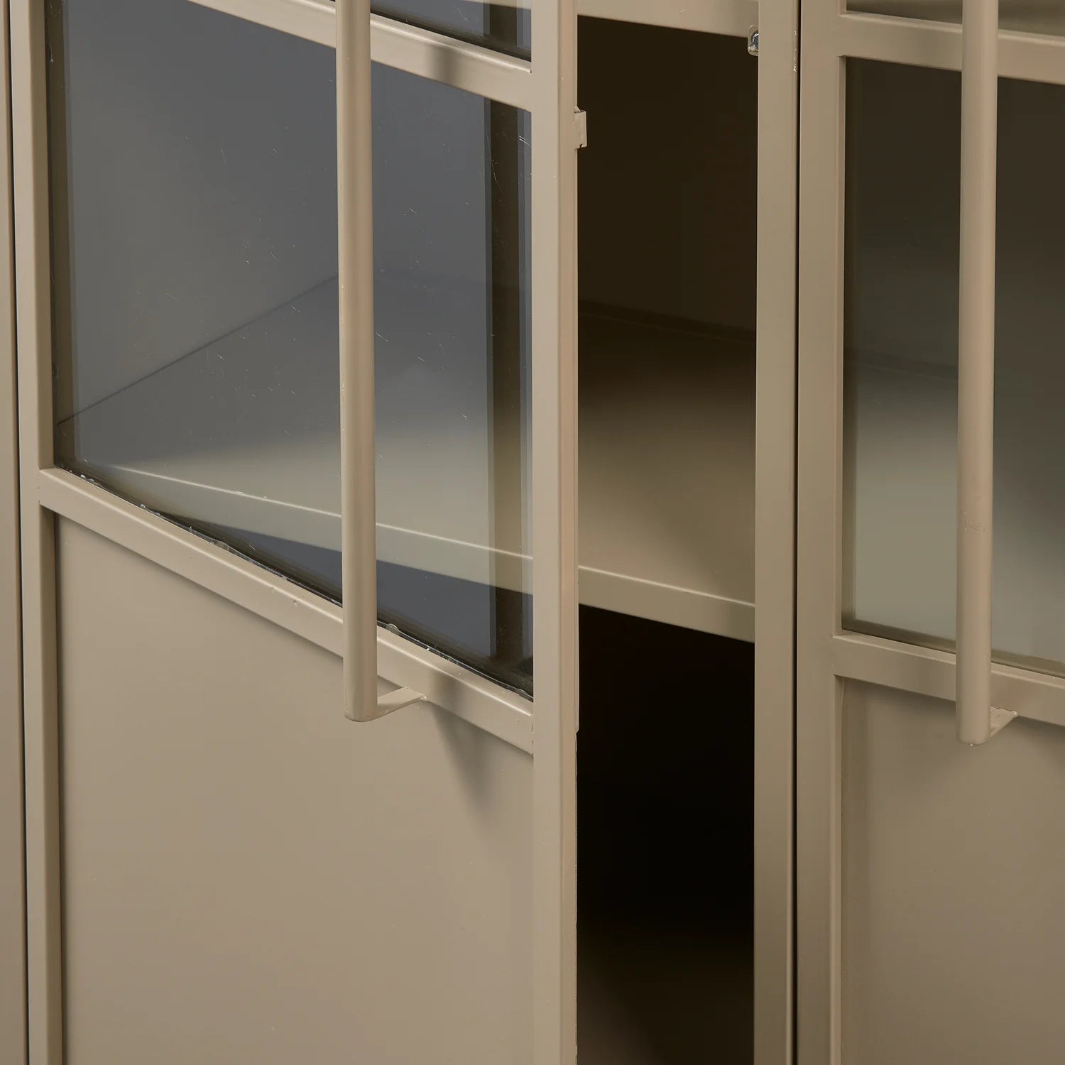 Ausstellung Khaki Regal