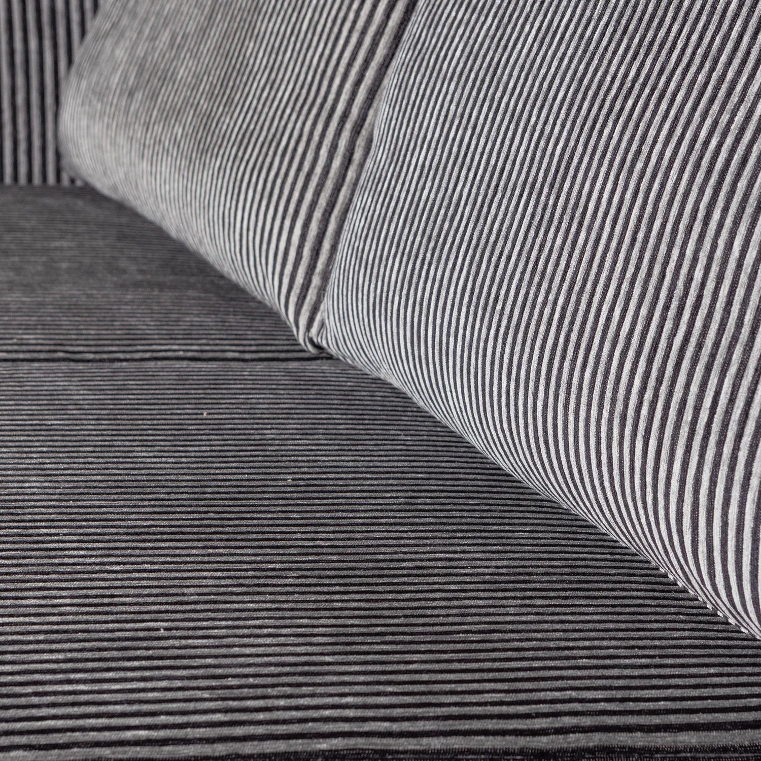 2.5-seater sofa Rodeo black and white striped