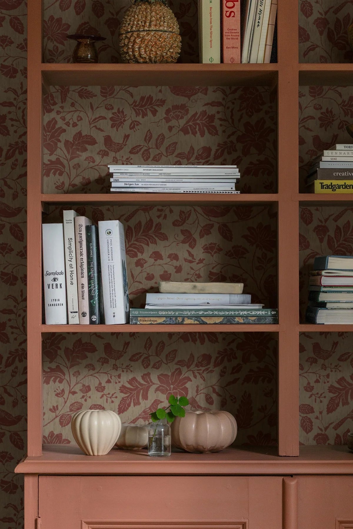 ISIDOR Brown Wallpaper with Plant and Animal Motif