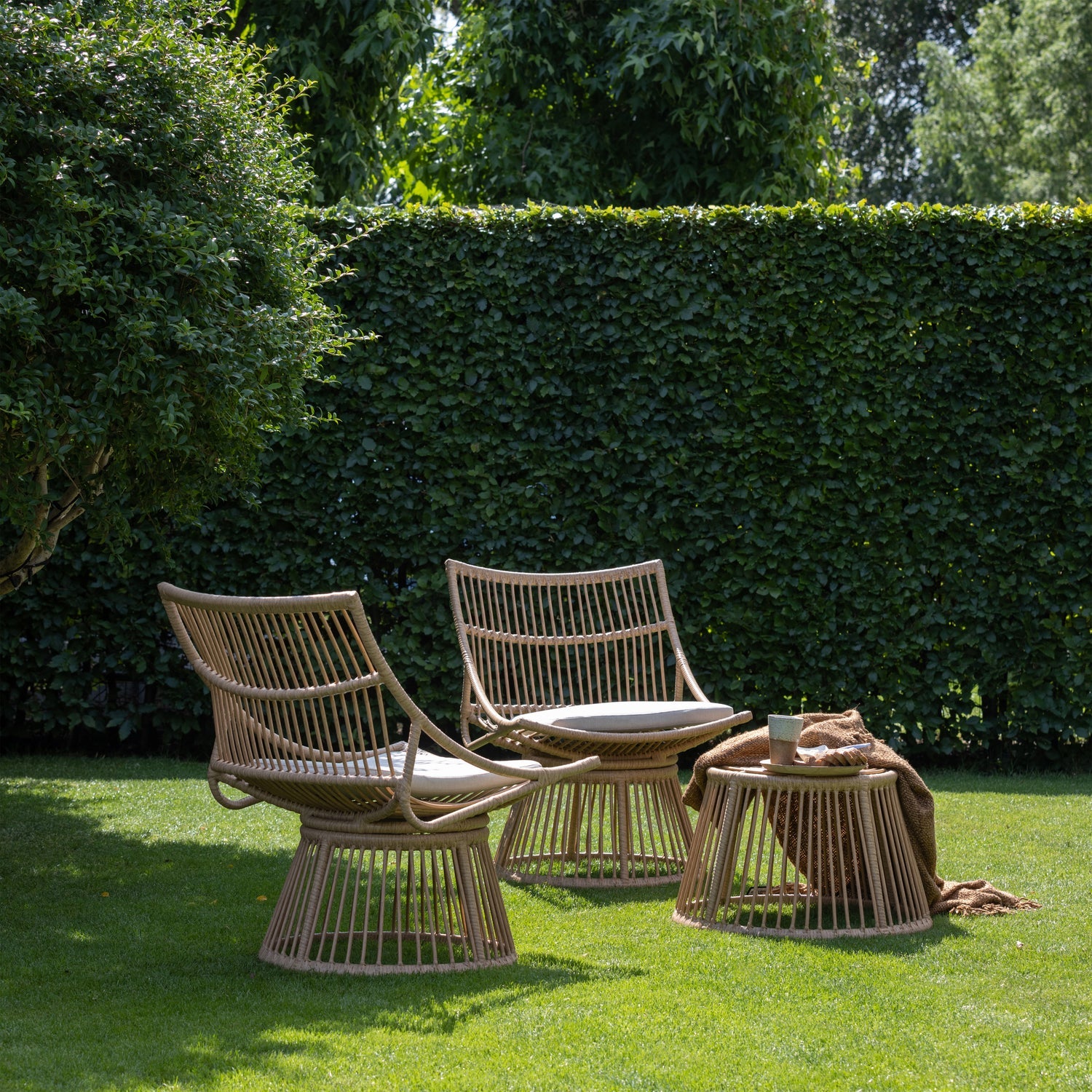 Alatna wicker garden stool