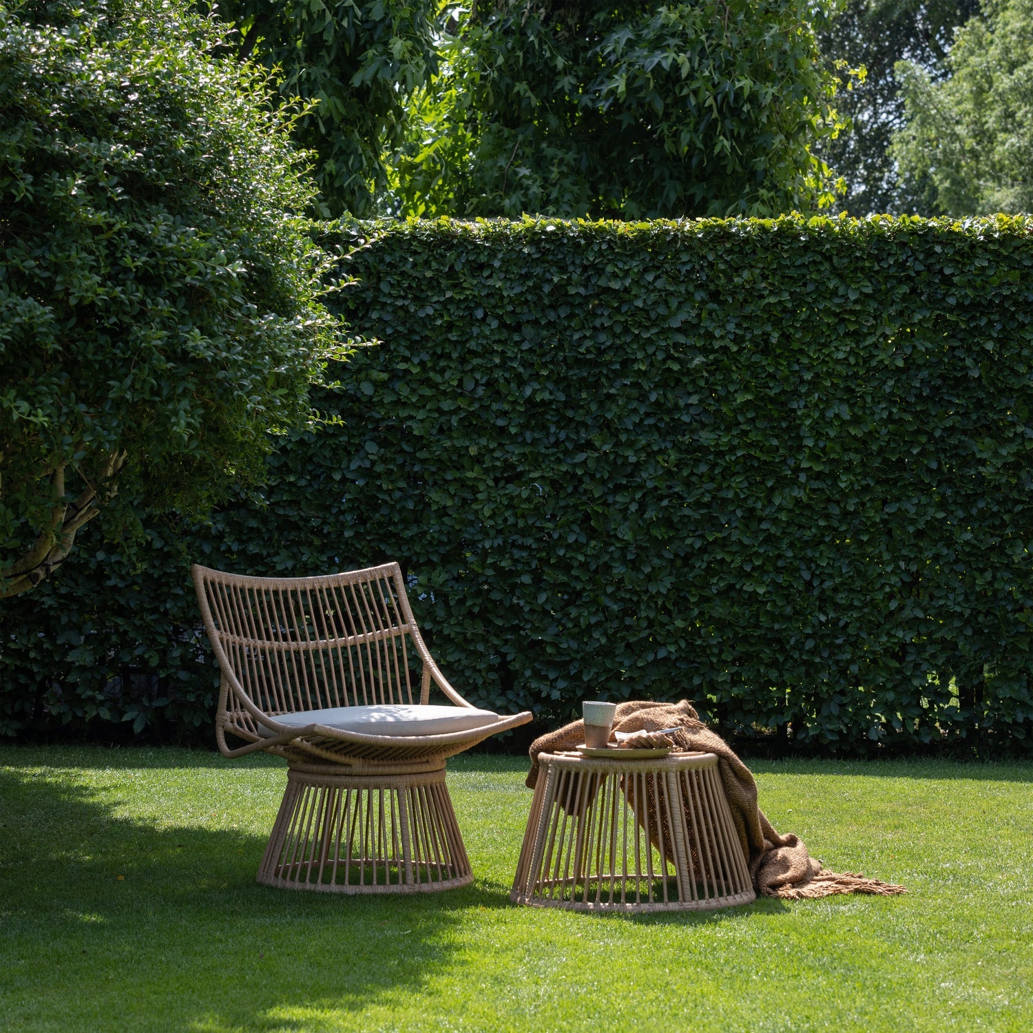Alatna wicker garden stool
