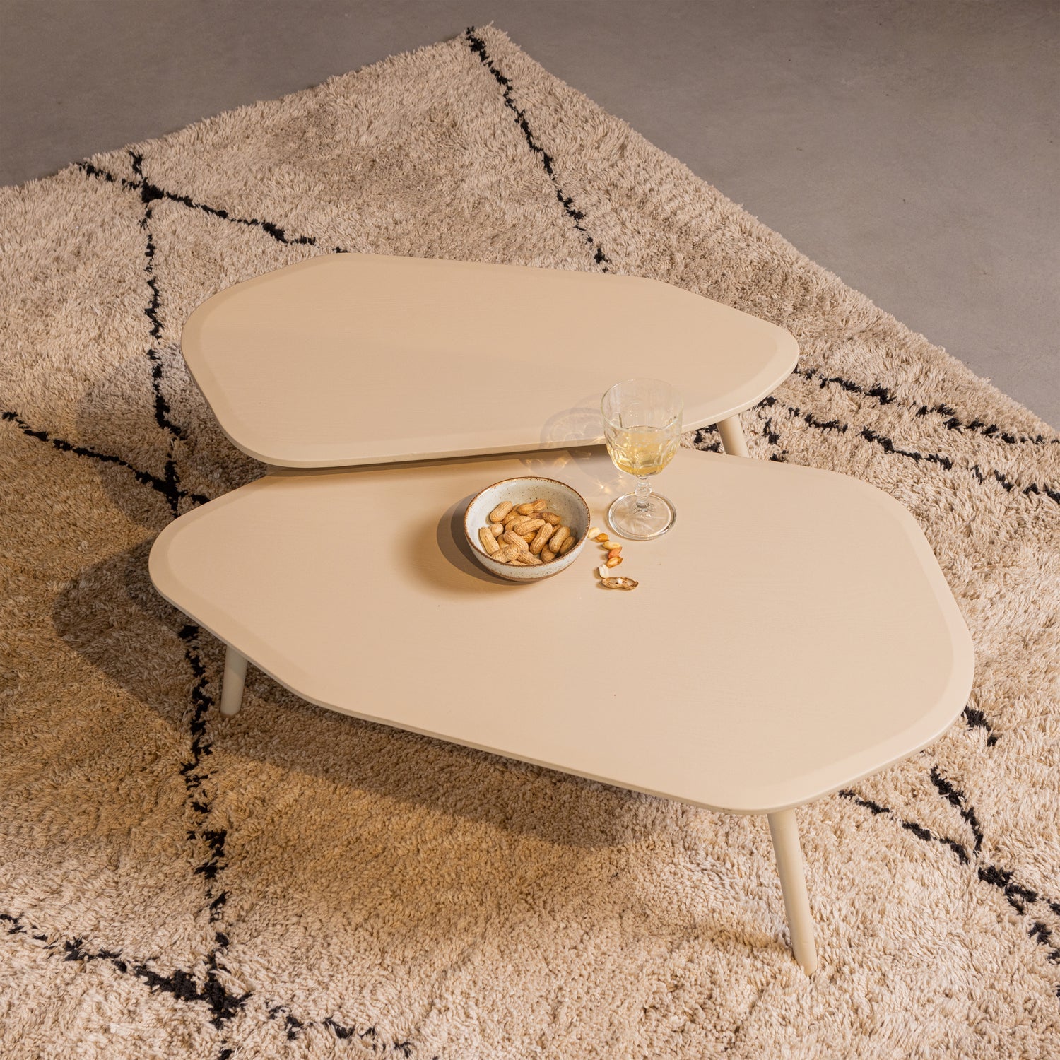 Davin Piaskoszara table set