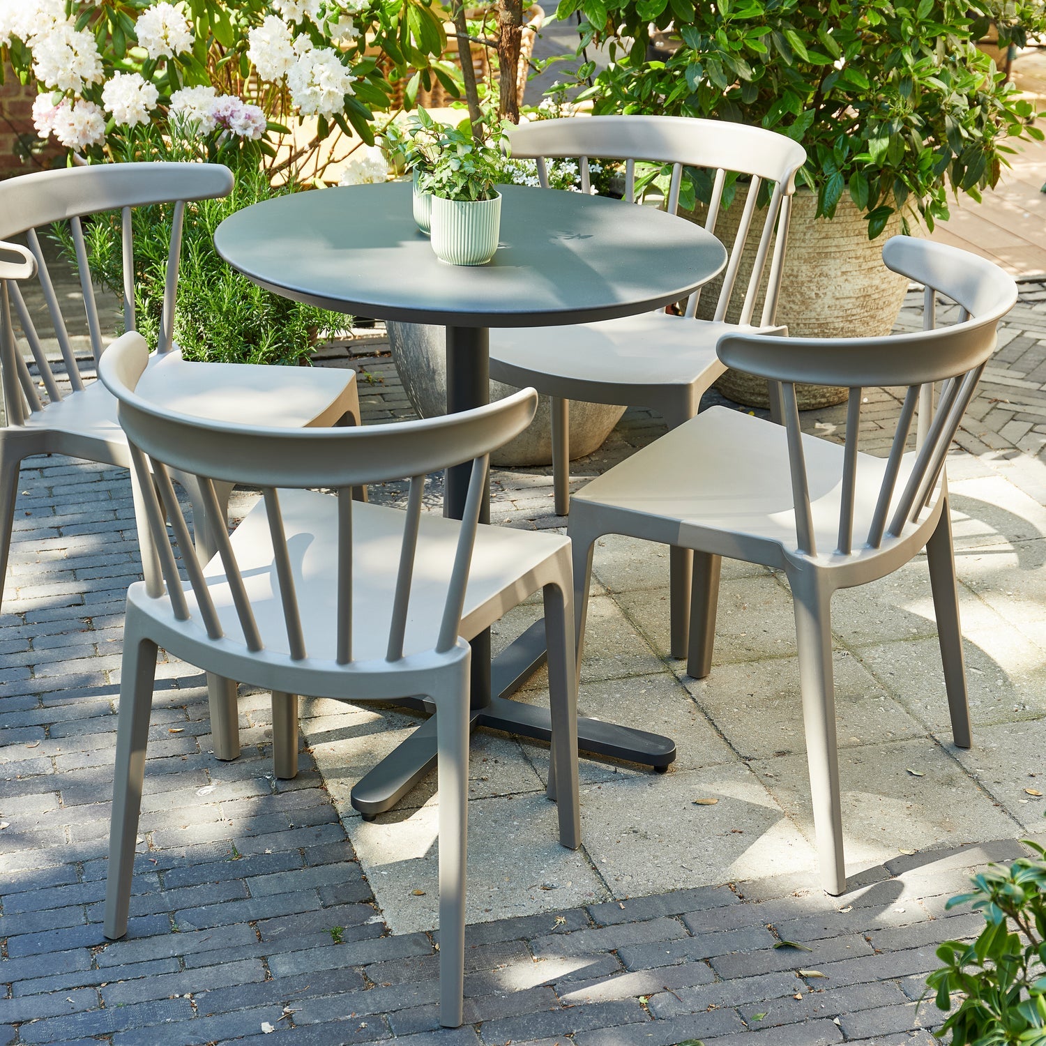 Gartenstuhl ist beige