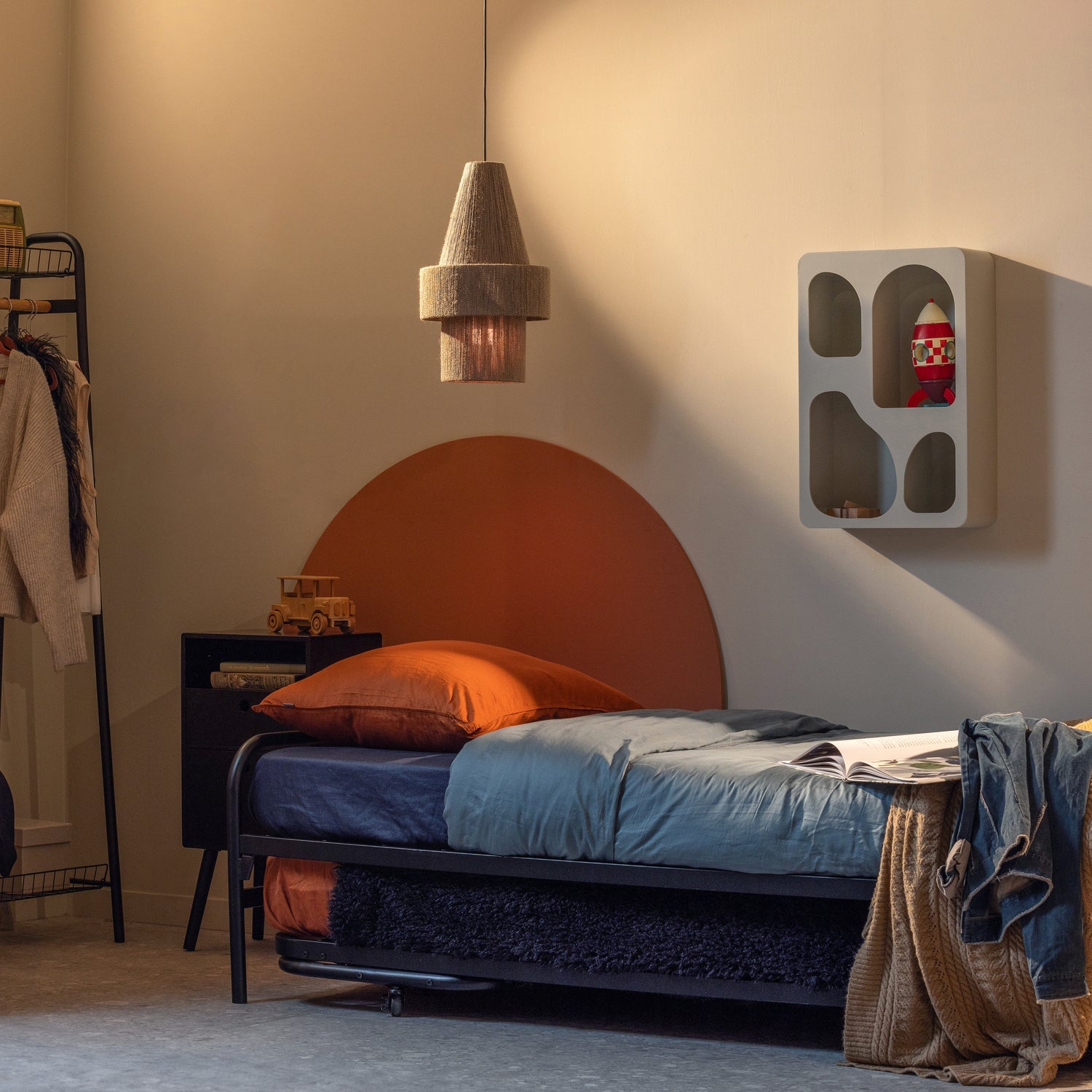 Lucy black bed