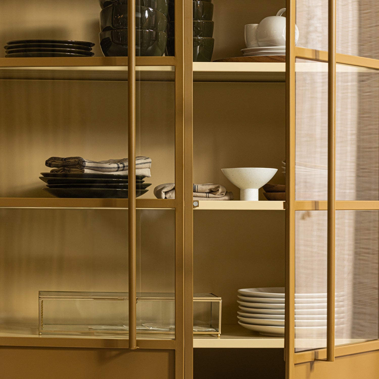 2-door display cabinet EXHIBIT honey