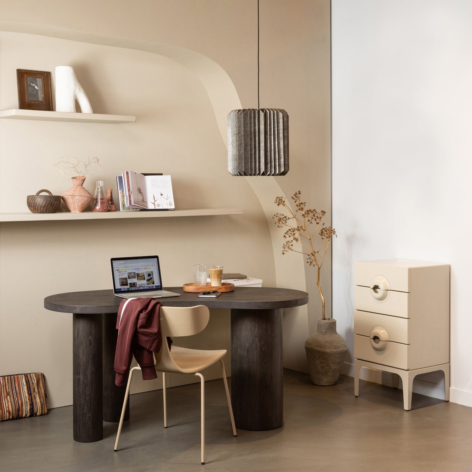 MERGE Schrank in warmem Creme